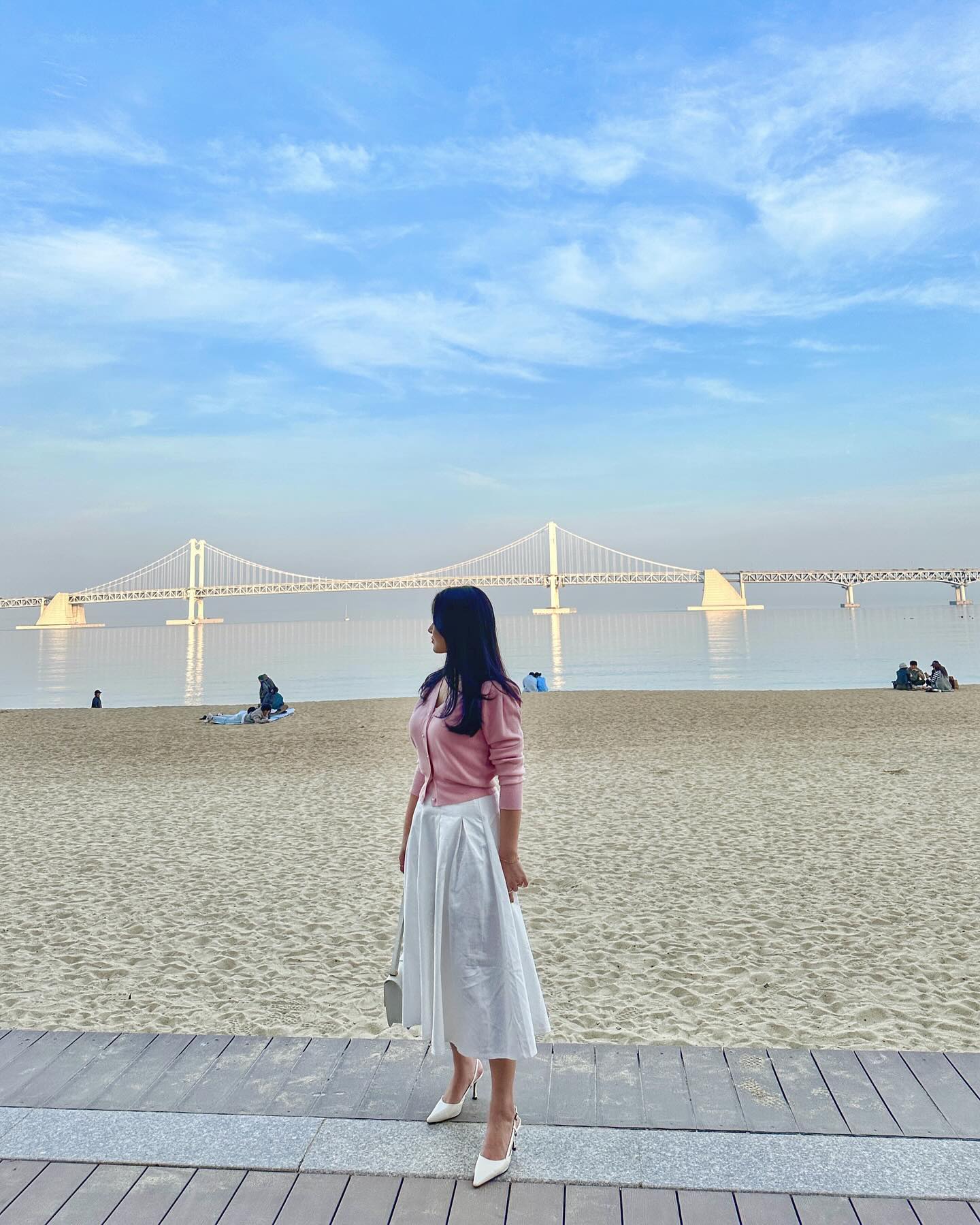 ⠀
⠀
봄날의 광안리💙
⠀
⠀
#봄인지여름인지
#벌써더워
#광안대교뷰
#이쁘다이뻐
#주말끝