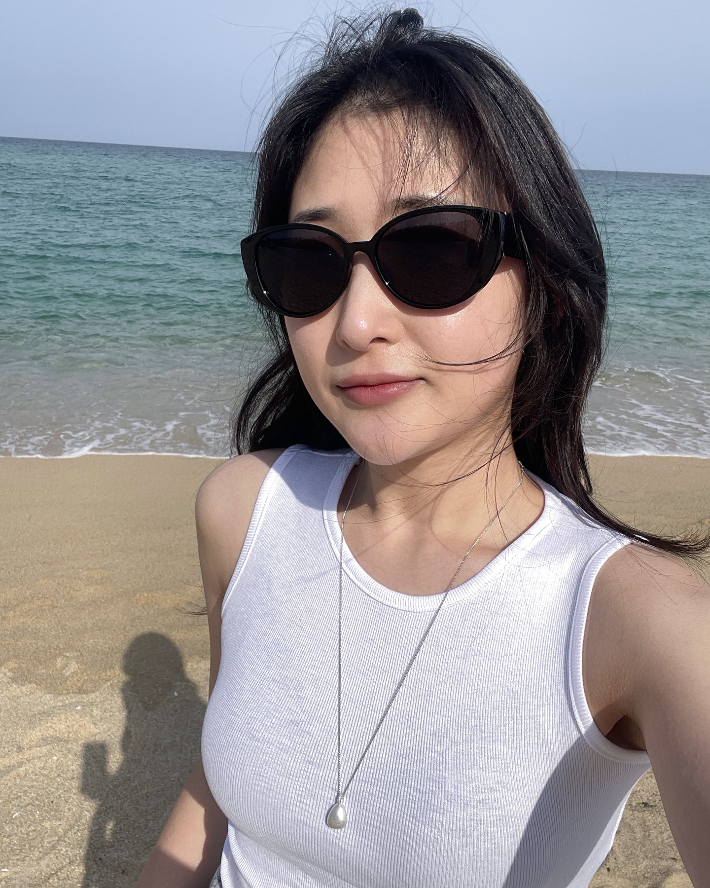 #협찬

자외선차단 99.9% 기능성 렌즈로
시력보호에 좋은 선글라스!

과하지 않은 캣아이 디자인이
평소 입는 유니크함에 찰떡💕

중안부가 긴 얼굴형에
잘 맞는 디자인이라 만족💕