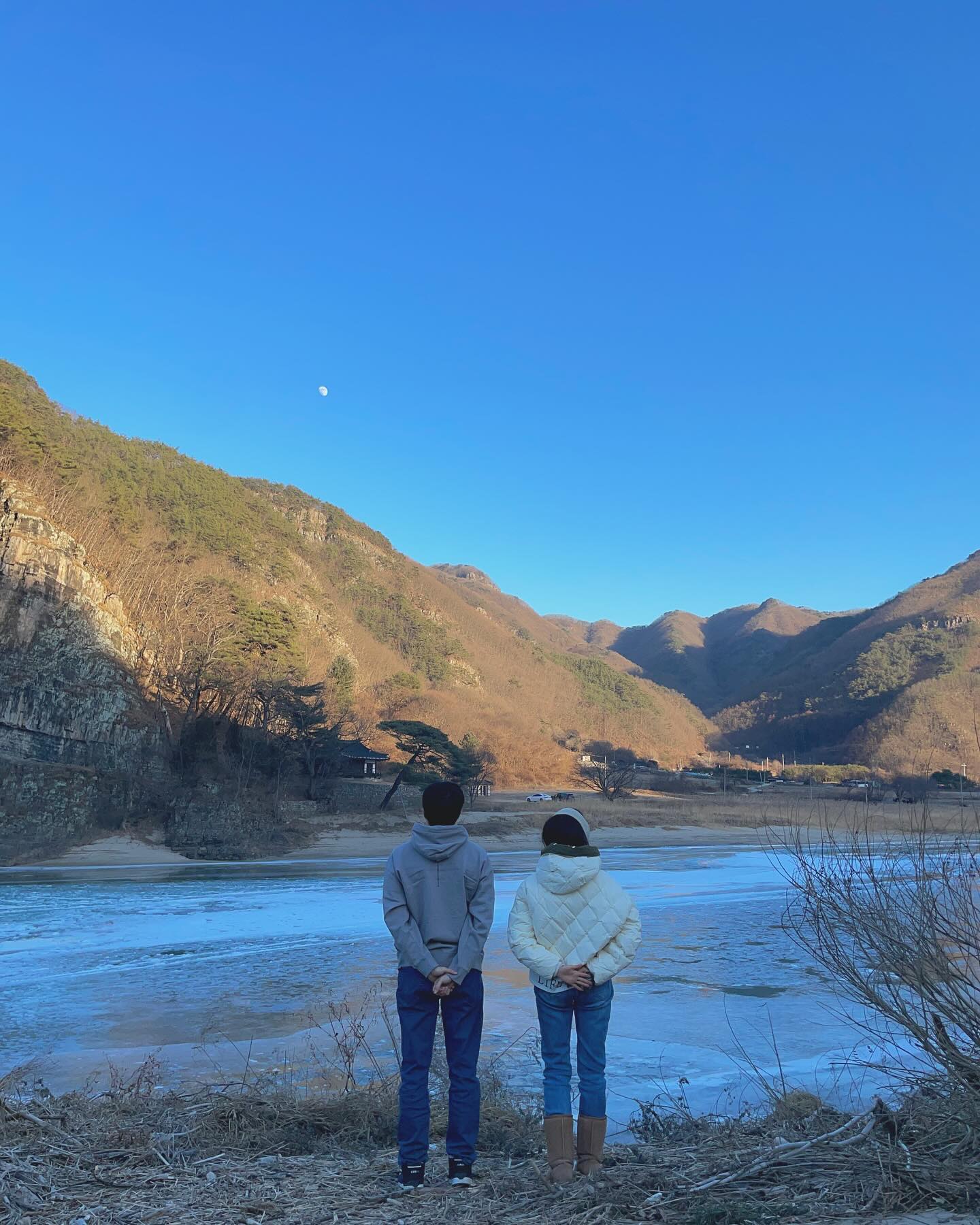 안동은 작년에 다녀왔지만 기록용!
사람들은 안동에 뭐 볼게 있냐지만
겨울의 안동은 참 조용하고 매력있다😎
.
📍고산정
.
#고산정 #안동여행 #안동1박2일 #안동가볼만한곳 #미스터선샤인촬영지 #안동겨울여행 #겨울여행