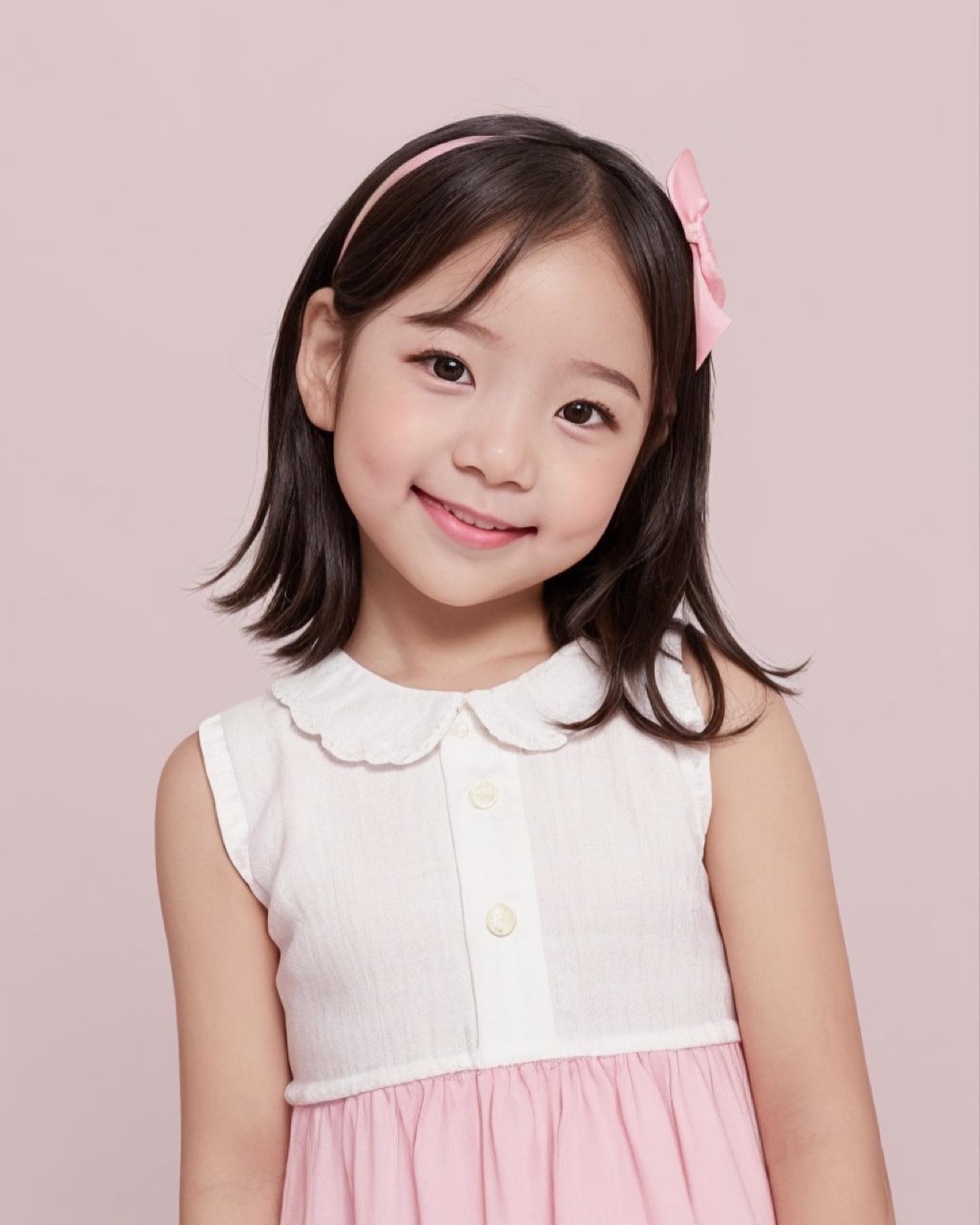 AI가 대신 낳아준 베이비👼🏻

짙은쌍커풀에 넓은미간과
볼빵빵 광대빵빵..
특징을 잘 캐치해서 놀랍구요..
콧망울이 진짜 똑닮음..

재밌네요 
해보세요😊

#ai베이비