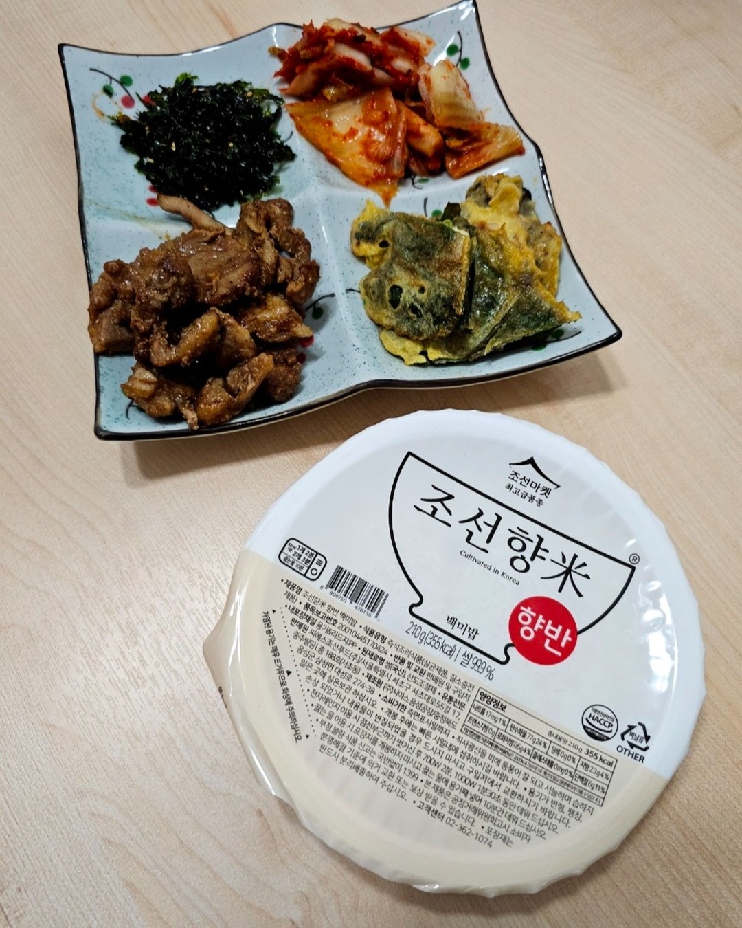 #협찬
ㅡ

간혹 밥이 똑떨어질때 비상용으로 먹는 조선향미 향반 
프리미엄 즉석밥.. #밥알 이 살아있어서 전자레인지에 돌리기만해도
#찰진밥 처럼 맛있단말이지~~

밥솥에서 갓지은 #구수한밥냄새 가 솔솔 올라오는게 백미밥의 
끝판왕이 아닌가싶다.. 끝에는 자연의 단맛도 느껴져~ 애들이 더
잘먹더라는! ㅎㅎ 

사실 김에 김치만있어도 너무 맛있어~ ㅎ
100% 최고급 단일품종으로 맛있고 간편한 즉석밥이 필요할때
바로바로 #향반

ㅡ

#프리미엄즉석밥 #햇반 #햇반작은공기 #햇반현미밥 #오뚜기밥 #더미식즉석밥 
#노브랜드햇반 #다이어트밥추천 #곤약밥 #카무트쌀