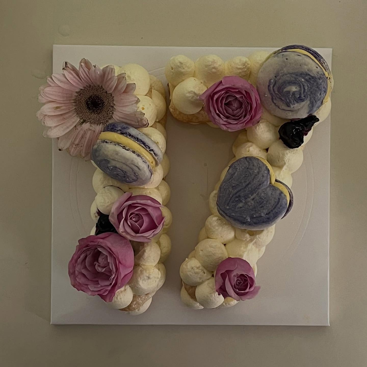 ♥𝙷𝚊𝚙𝚙𝚢 𝙱𝚒𝚛𝚝𝚑𝚍𝚊𝚢♥

#생일케이크 #숫자케이크 #생화케이크 #happybirthday #birthday #🎂 #👾
