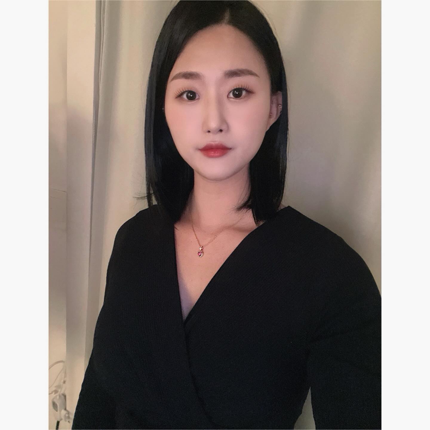-
🤍
⠀
⠀
메이크업 받아도 느껴지는
다이어트의 힘😁
⠀
내일부터 아침 운동한댜🥶
⠀
⠀

⠀
#231203
#다이어트그램 
#메이크업의힘
#운동하는여자 
⠀