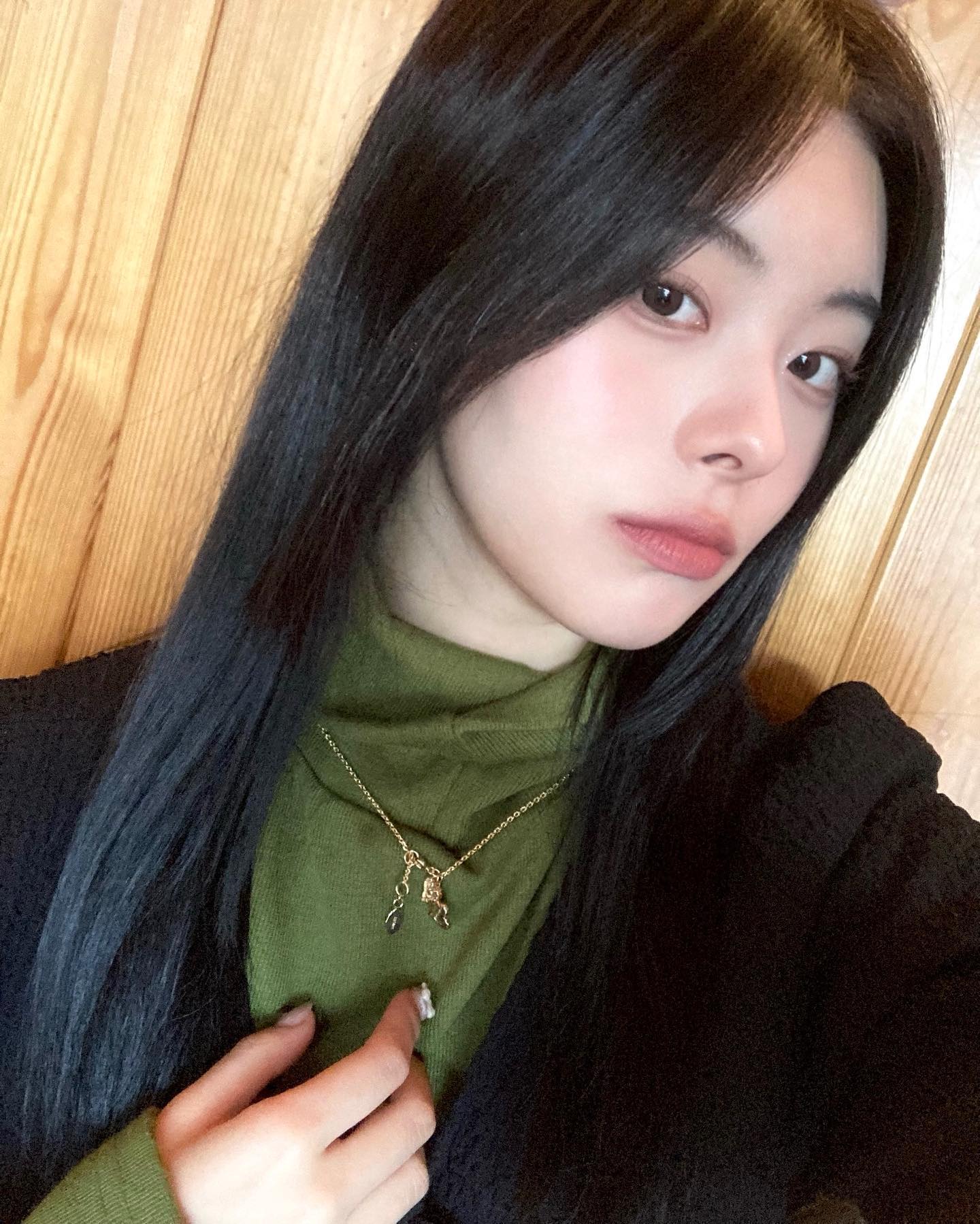#광고 #마마카사르 #아몬즈
주얼리 전문 플랫폼 아몬즈의 PB 브랜드 ‘마마카사르’에서 F/W 컬렉션 ‘romance’ 출시했어요 💍
하트, 레이스, 십자가, 화살 러블리한 모티브들을 배경으로 한 그런지함을 가득채운 컬렉션이예요 👑

#목걸이 #목걸이추천 #가을네일 #겨울네일 #데일리 #데일리코디 #오오티디 #미니멀룩 #lb #lblb #followforfollowback #instalike