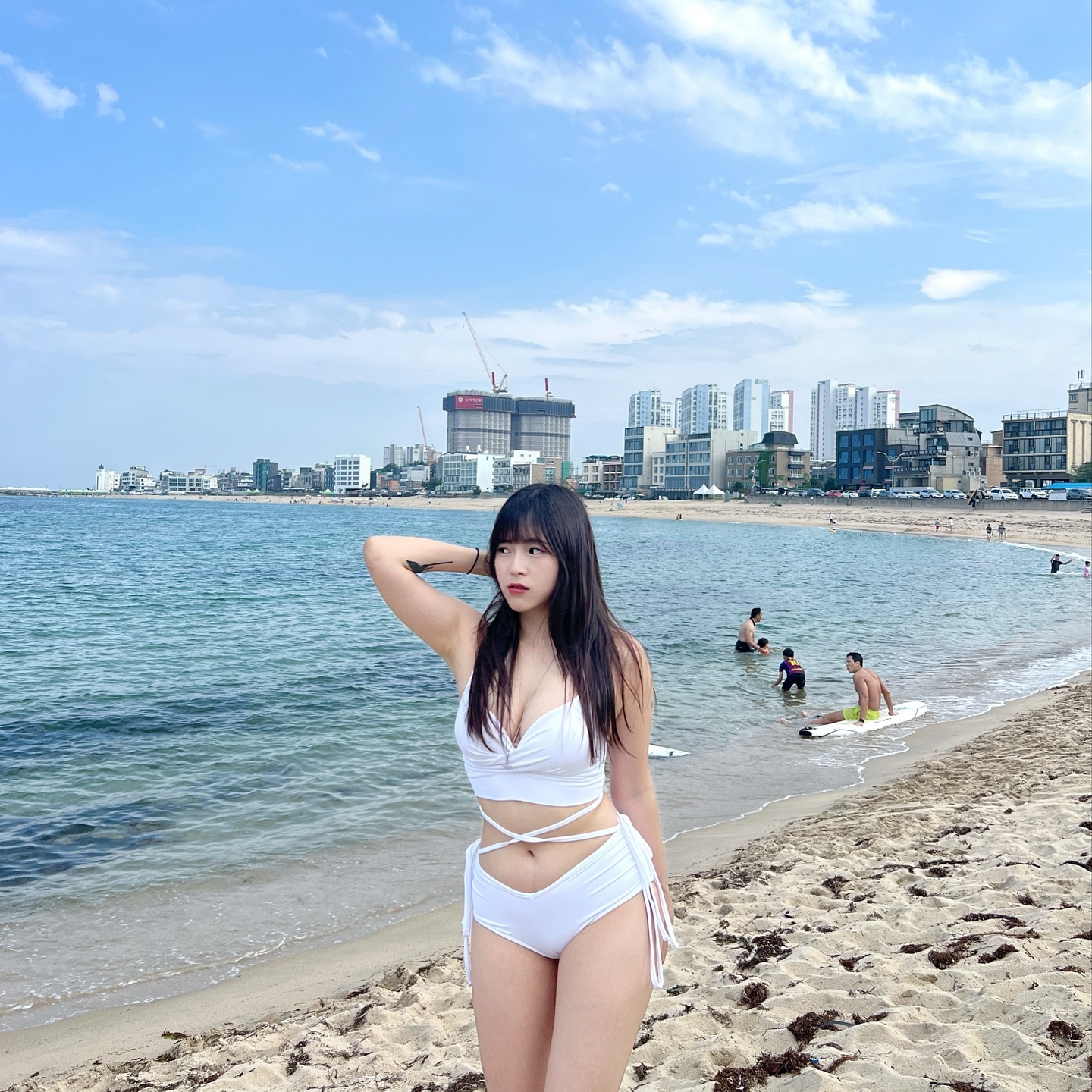 바다 보이는 곳에 살고싶어유
這個夏天比基尼有重複的話請原諒我