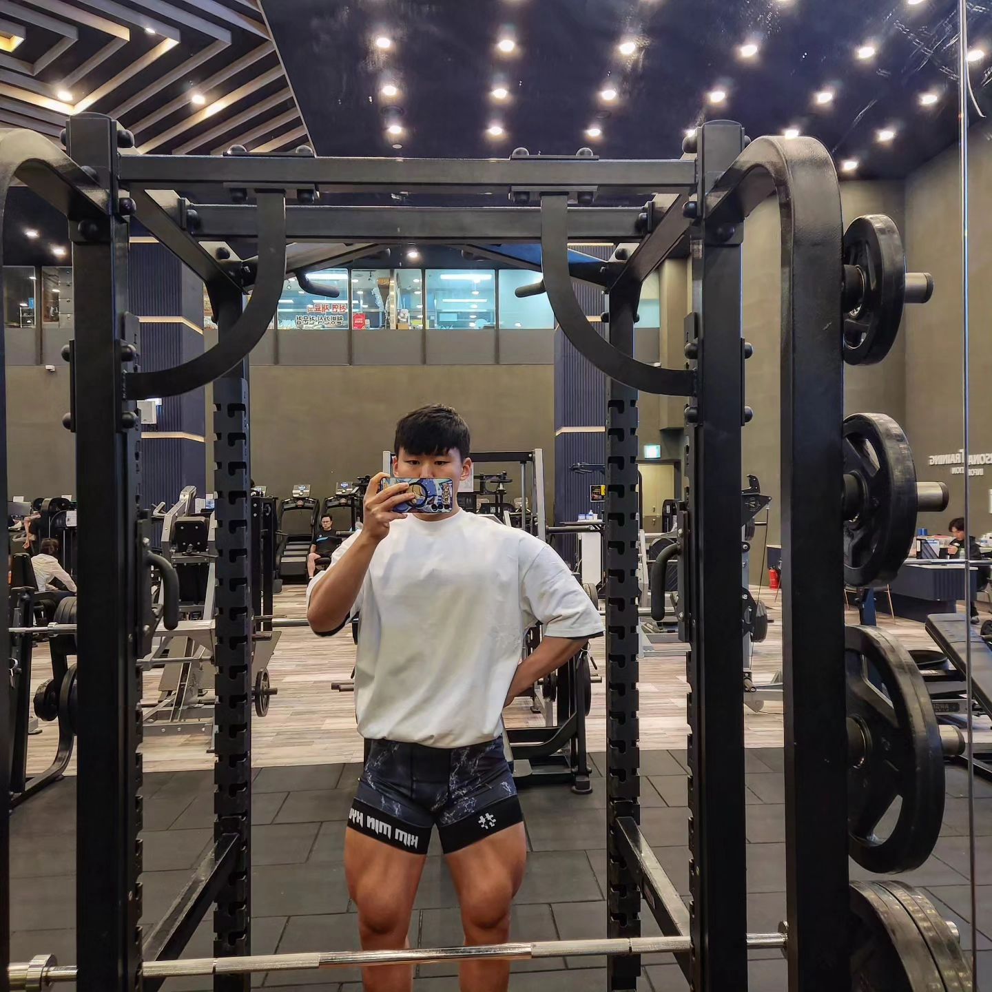 #협찬 #르바세서포터즈 #르바세

르바세 신상 오버핏 끝장나네요
두툼한 원단과 이쁜 디자인
어깡핏까지 모든게 완벽....👍

하체할때 입어도 불편한점 
하나없고 매우 만족스럽네요
#짐웨어 #짐웨어추천
#레그데이 #오운완 #하체운동

하의 레깅스는 dtmd_gear
디터민드 레깅스는 명품👍
#디터민드 #결의 #샵어패럴