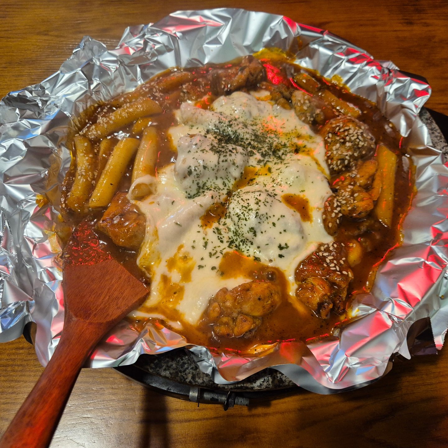 #광고 #협찬 

일산 라페스타에서 맛있는
바베큐 치킨 먹고 싶다면
전통방식 숯불양념바베큐 전문점
'왕초바베큐 일산라페스타점'이랍니다~ 

오리지널 참숯으로 구워
훈연향이 진해 더욱 맛있는
숯불치킨이랍니다. 

좋아하는 사리까지
추가하면 더욱 푸짐하게
먹을 수 있어요😊 

#웨돔맛집 #웨스턴돔맛집 #정발산역맛집 #일산동구청맛집 #일산호수공원맛집 #일산호수맛집 #웨돔바베큐 #웨스턴돔바베큐 #웨돔바베큐#일산바베큐 #고양바베큐 #정발산역바베큐#정발산바베큐#왕초바베큐 #왕초바베큐일산라페스타점