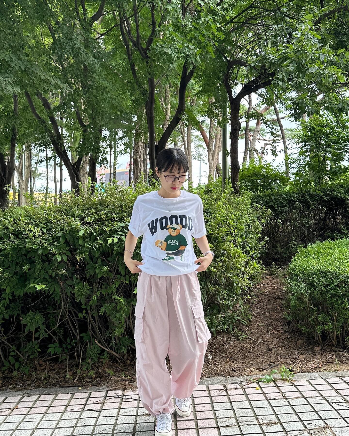 #광고 
spao_kr 스파오 24 S/S 신상으로 나온 제품들, 핏&재질 넘 맘에든다❤️
티셔츠도 레귤러핏으로 나와 남자친구랑 커플티로 강추👍🏻

▫️착용 제품▫️
- 우디 헤리티지 티셔츠 화이트 90
- 라이트 2-WAY 카고 와이드팬츠 나일론 여성용 핑크 85 

#스파오