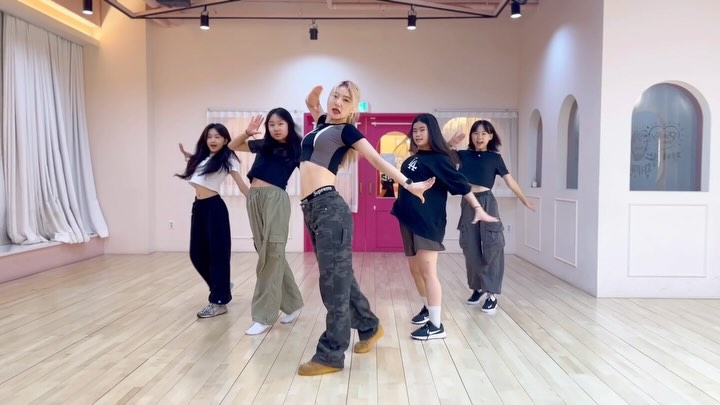 ABCD 💪🏻 같이성장하는 ing❤️‍🔥
nayeonyny