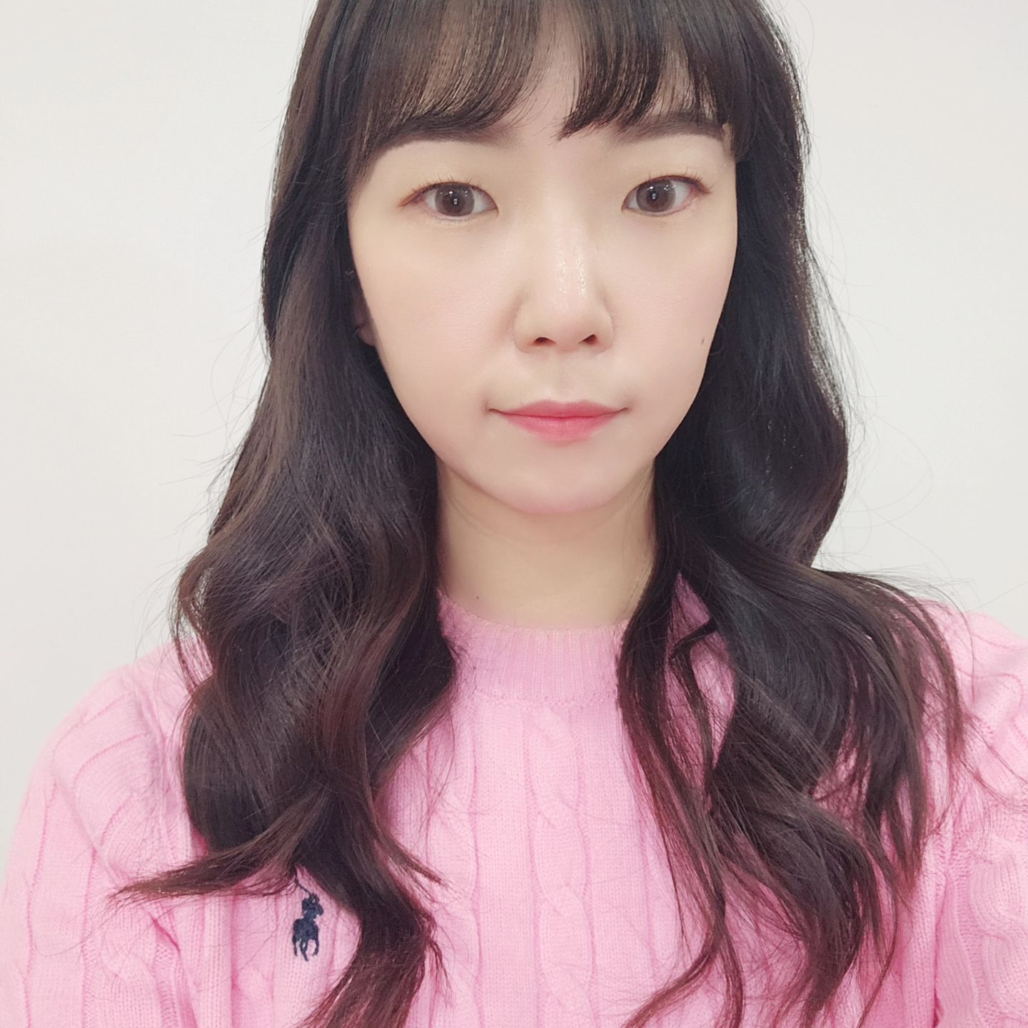 #협찬 #멘소래담 
mentholatum.kr
130년 긴 역사를 가진 제약회사 '멘소래담'에서 프리미엄 립 제품을 개발했어요! 립밤부터 컬러립밤까지 다양한 포트폴리오는 물론 최고 품질의 립밤으로 건강하고 아름다운 입술을 만들어주는 브랜드입니다.
　
#멘소래담워터컬러립밤은 꽃을 머금은 수분 가득 워터 텍스처로 스미듯이 녹아 들어서 발림성이나 밀착력이 너무 좋더라구요.
프리미엄 고보습 성분으로 입술을 건강하고 촉촉하게 케어해주는것은 물론 부드럽게 슥- 발라주기만 해도 화사한 컬러와 촉촉한 보습을 느낄 수 있었습니다.
　
웜톤찰떡컬러로 추천해드리지만, 쿨톤인 저에게도 너무 잘 어울렸는데요. 특히 차밍레드는 장미꽃이 물든 듯 투명한 레드 컬러여서 입술에 생기가 돌고, 요즘 저의 데일리템이기도 해요 ㅋㅋ 
프리미엄 고보습 성분이 각질을 잠재워주고, 건조해진 입술을 오랫동안 촉촉하게 보호해줘서 매일 손이 가는 건 물론이고 가볍게 휘뚜루마뚜루 바르기 좋은 만능 립밤입니다 •ᴗ• 
✔️https://brand.naver.com/mentholatum/products/9184029214
.
.
#협찬 #멘소래담 #멘소래담워터컬러립밤 #웜톤찰떡컬러 #밀착물광 #립밤 #립밤추천 #입술각질 #웜톤립밤 #핑크립 #컬러립밤 #발색립밤 #립추천 #촉촉한립 #웜톤립 #컬러립밤추천 #레드립 #코랄립 #데일리립 #생얼립밤