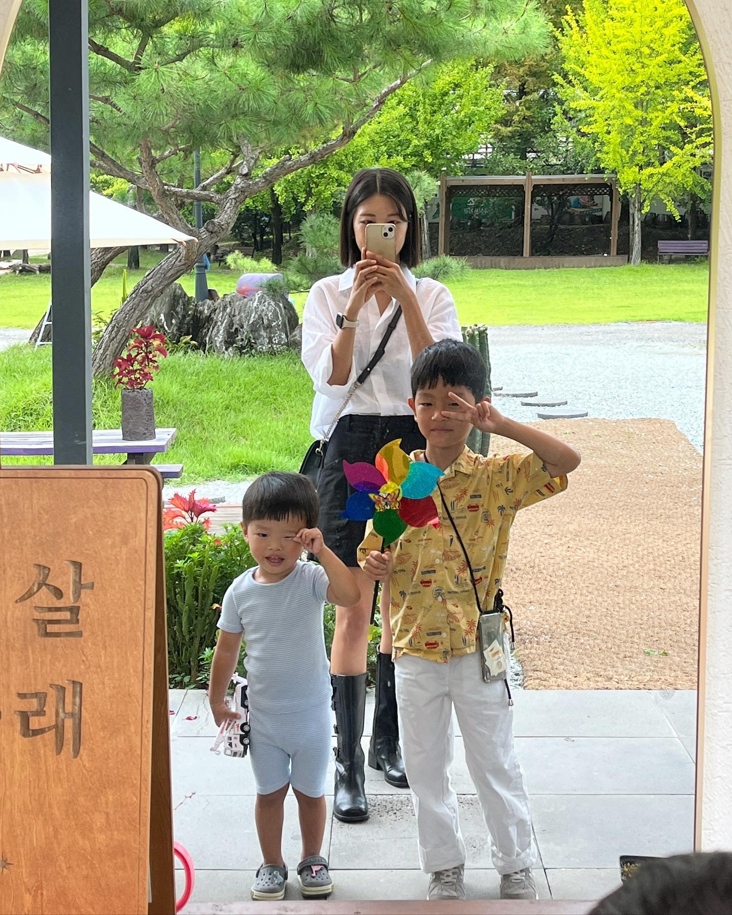 오랜만에 혼자 애둘데리고👩‍👦‍👦
.
#햇살아래카페 #햇살아래캠핑장 #충주아이동반카페 #충주동물농장 #동물놀이