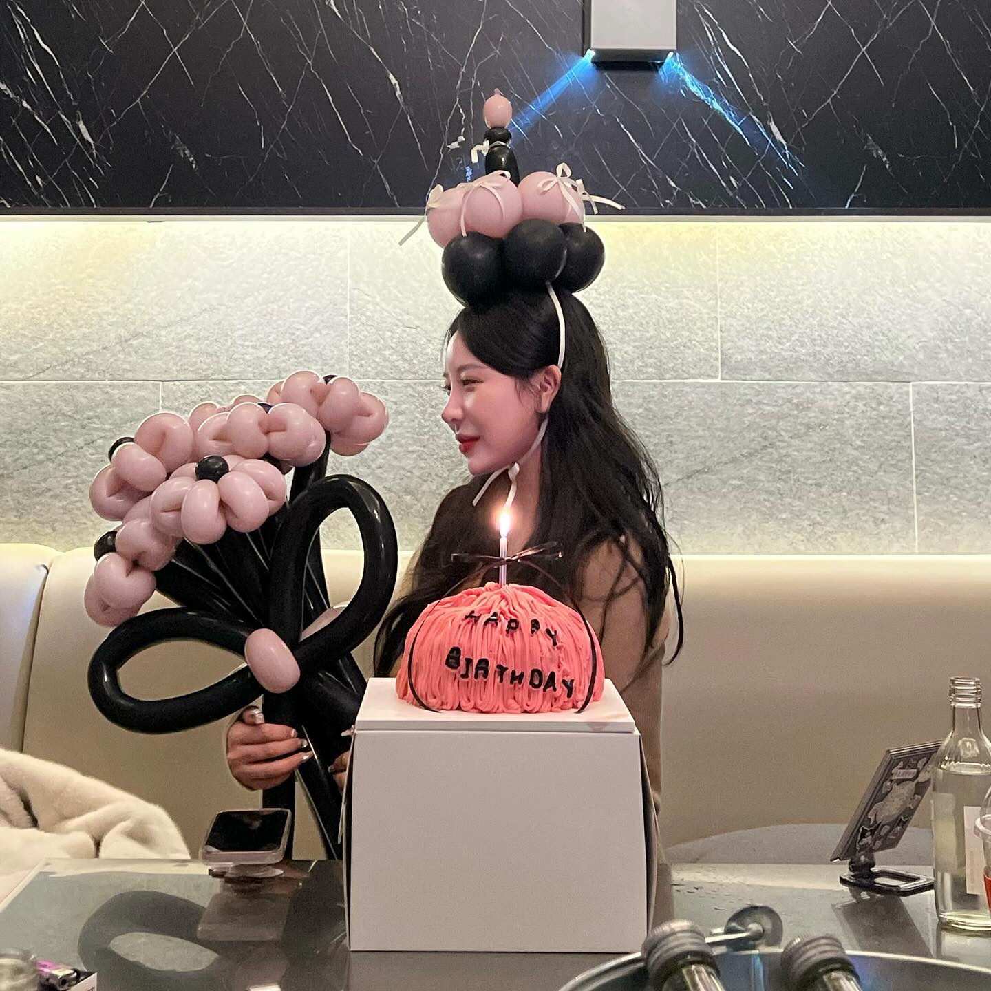 ⋆。˚ ♡ ₊˚ ෆᕱ⑅ᕱෆ ₊˚ ♡ ˚ 。⋆
경금이 두번째 생파 🎀
나 생일파티 좋아하네 ㅠㅠ