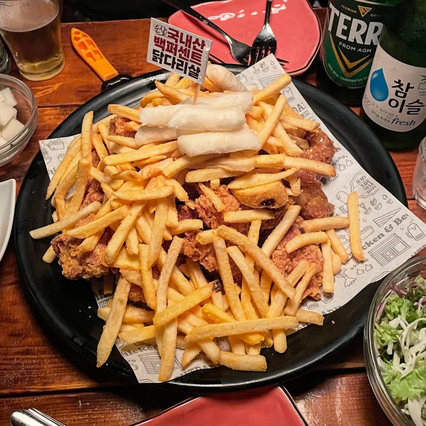 아웃닭 갈릭순살🧄🍗🍟🥗🍻
.
갈릭순살 한놈만 팬다 𝒿𝓂𝓉 ❣️
치쏘맥 못 참지 
.
.
.
.
#아웃닭 #아웃닭동래점 #갈릭순살치킨