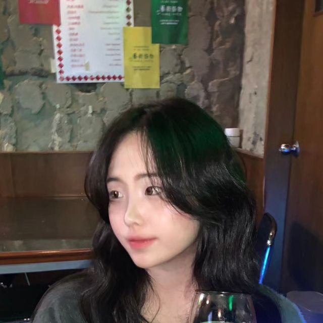 문서현 on Instagram: "맥주 러버의 최애 수제맥주집 아트몬스터,, 강남 최고 포토스팟 술집 아트몬스터,,, . 스무살 초부터 자주 다니구 있는데 인테리어 너무 힙하고 외부 내부 다 포토스팟임!