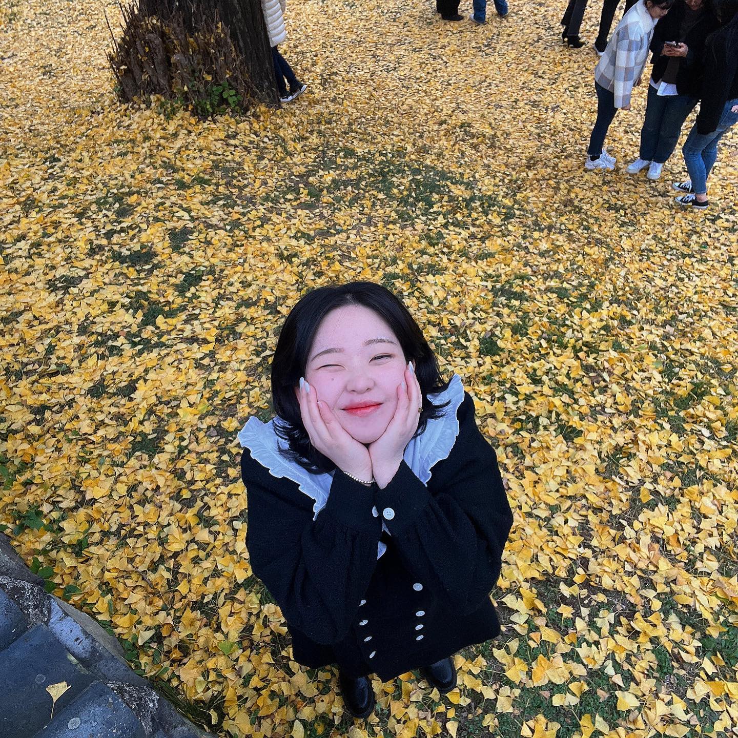 I am 행복해요.
더 늦기전에 가을 느끼기 성공 🥹🧡
(사실 겨울에 더 가까웠지,,🥶)
