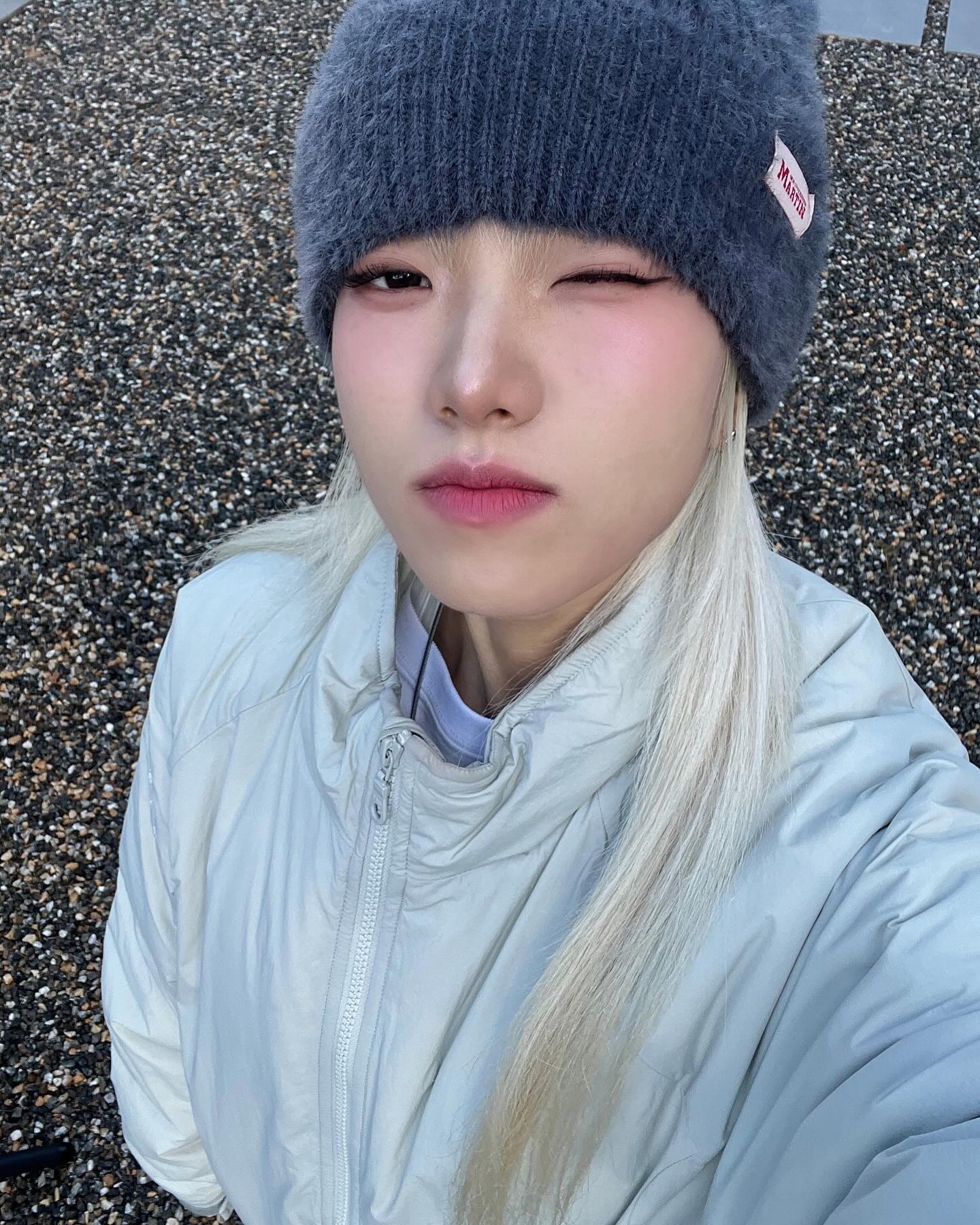 사진 잘나왔다며,, 
웨 5등신이 되어있능건뎅,,(*´-`)❄️