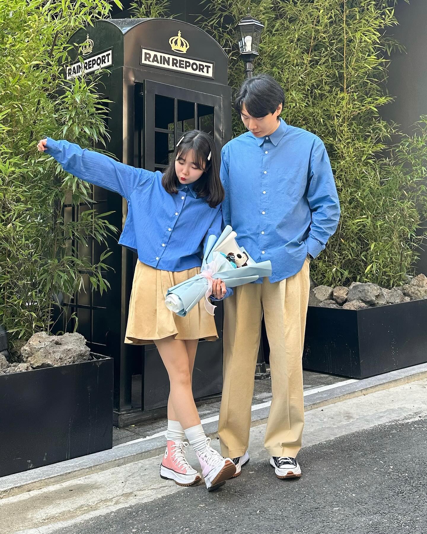 #후니서나 
꽃은 死죽일거같아서…ㅋ
고민많이했다는화이트데이선물

캐논카메라들고있는 그로밋을 보고
이거다‼️ 했다고……
파랑슈니답게 포장지도 꽃인형도 다 파랑💙 

__ しΙフГえ占좋ØГ__