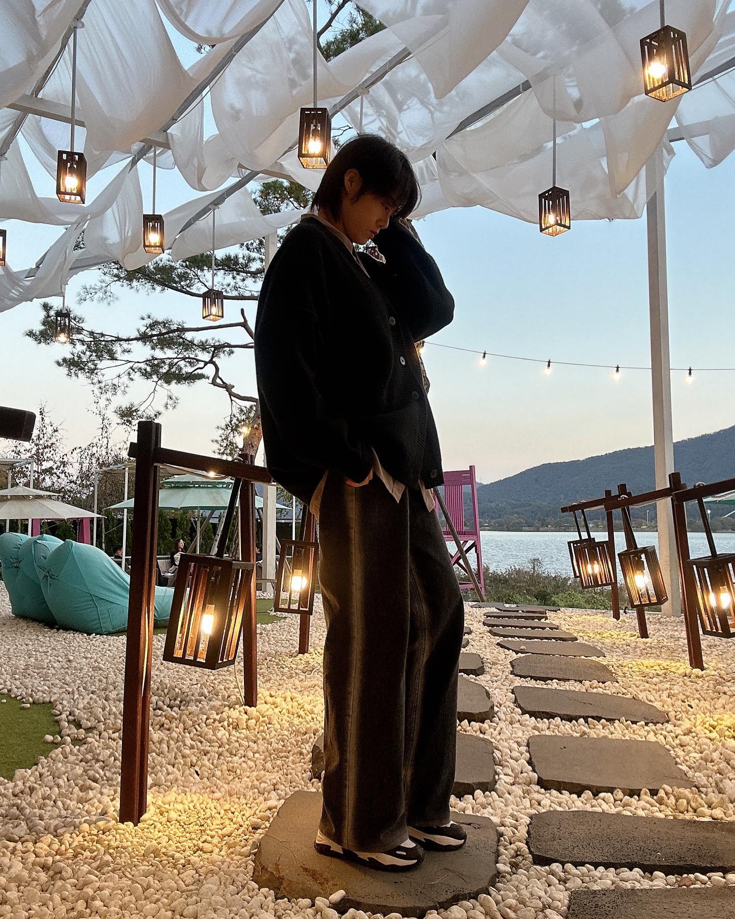 북한강 강이다카페 part.1

오랜만에 따뜻한 날씨에 

가디건 한장과 #어반드레스 데님의 조화

노을과 함께한 물멍까지 모든게 완벽