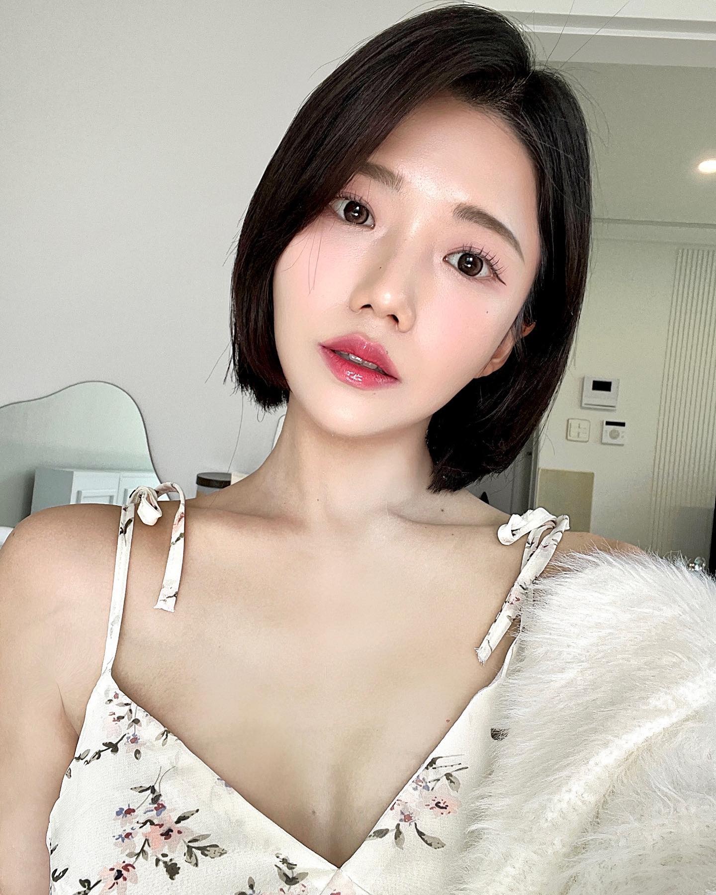 #협찬 날이 너무 좋자냐~~~

봄날에 더 어울리는 #커리쉴 실키오일세럼 은은한 복숭아향 헤어에 바르고 나가볼까나🌸

#커리쉴COC #curlyshyll #봄날 #봄코디 #벚꽃 #목련 #벚꽃구경