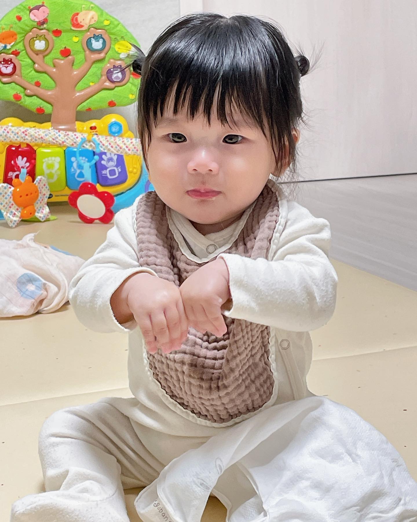 맘마는 뿌뿌 뱉어버리지만,떡뻥은 순삭하는 그녀

사과 알러지있는 엄마가 장갑끼고 마스크끼고 깎아줬지만
두번씹고 던져버리는 그녀 ㅎ 🤯