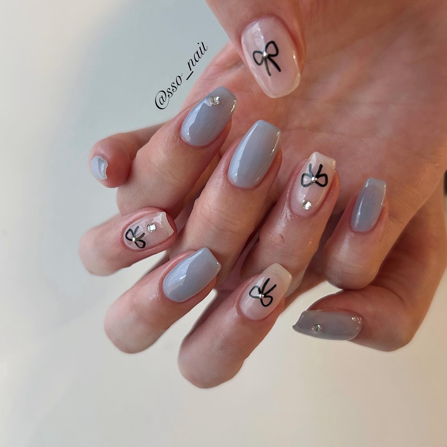 11월 이달의 아트 6번🤍
⠀
현금가👉🏻 50,000원 
⠀
SSO NAIL
☑정품스와로브스키만 사용합니다
☑저희샵 이달의아트만 정상가에 30%이상 할인 된 금액입니다
☑모든 이벤트아트는 현금가 입니다
☑카드결제시 vat 10% 추가 됩니다
☑케어+클리어젤 오버레이 포함 가격입니다
⠀
➖➖➖➖➖➖예약문의➖➖➖➖➖➖➖
⠀
• 📞 010.9996.0527
• 카톡플러스친구🔍 미사sso네일 (프로필에 링크있어요)
👉🏻카톡플러스친구에서 예약양식 확인 후 빠른예약상담을 위해 양식에 맞춰서 보내주세요🙏🏻
⠀
➖➖➖➖➖➖➖➖➖➖➖➖➖➖➖➖
⠀
• 시술중일 경우 문자&카톡 답장이 느릴 수 있어요. 조금만 기다려주세요🙏🏻
• 예약시간 10분이상 늦어지실 경우 자동취소 됩니다
• 당일 예약취소 & 노쇼는 재예약이 불가합니다