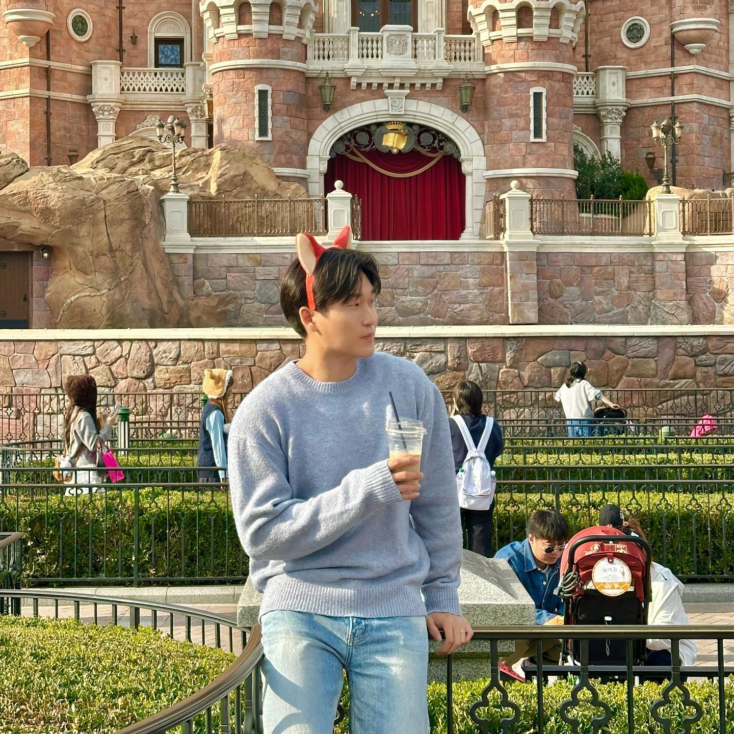 닉🦊&주디🐰 디즈니 입장!!!
.
.
.
.
.
.
.
.
..
...
#중국 #상해 #중국여행 #양꼬치 #디즈니랜드 #상해디즈니랜드 #디즈니 #🇨🇳 #놀이공원 #힐링 #닉 #주디 #인생네컷 #주토피아 #셀카 #일상 #소통 #맞팔 #insta