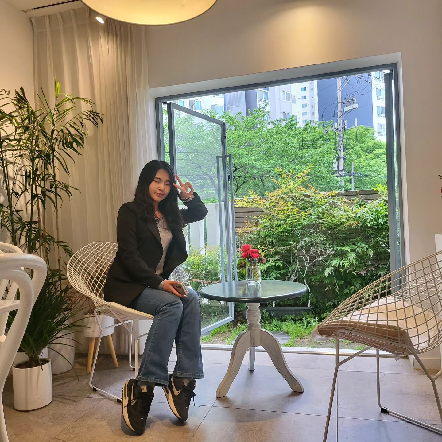 예쁜 곳에서 예쁜 거 보면서 
예쁜거 먹는게 그게 행복이지 🧸❣️
근데 살찌니까 날씬해보이는 사진이 최고네 ...
뚁땅해
 
꿀꿀 🐖 
.
.
#다죠이그램