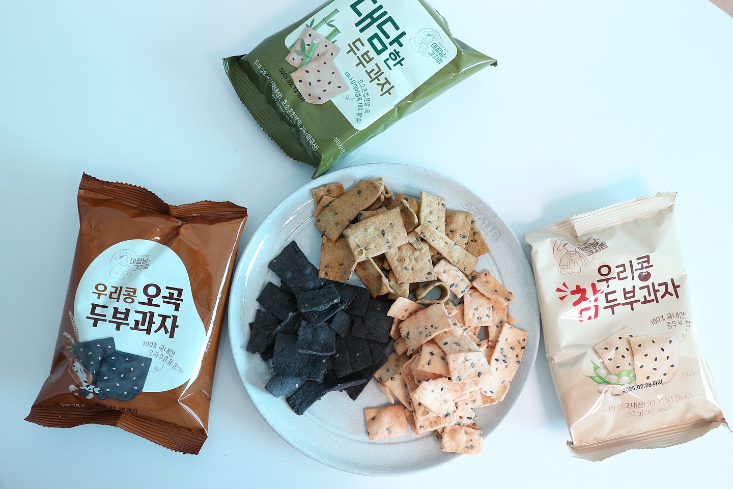 #협찬
우리콩으로 만든 우리콩 참두부과자 damyangmk
100%국내산밀가루,국내산콩으로 HACCP인증시설에서 오븐에 구워 바삭하게 만들었어요. 
1봉지 50G 두부함량28.4g으로 계란을 함유하여 더 고소한데요.
기름기없이 단백하고, 3가지 맛이라 골라 먹을 수 있는데
그냥 먹으면 간식
요플레에 토핑으로 올려 먹어도 맛있어요!

#참두부과자 #오곡혼합두부과자 #우리콩두부과자 #참두부과자 #오곡혼합두부과자 #우리콩두부과자