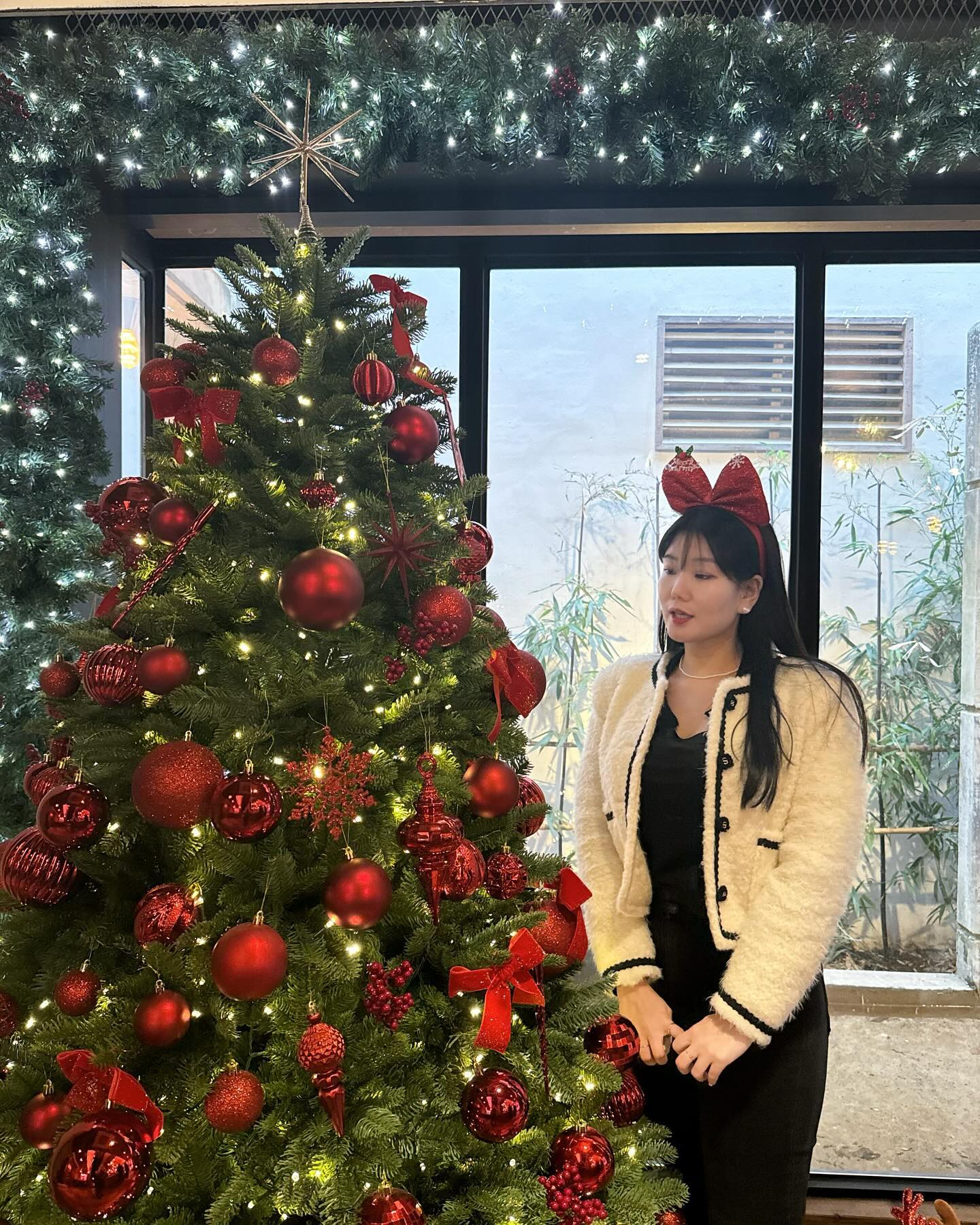 Merry christmas🎄

☕️흐노니 [전주]

📍전북 전주시 완산구 경기전길 43 

🎼  11am 30~ 10pm, 월~토
  11am 30~ 11pm, 일
 
💛크리스마스 분위기 담뿍 느끼고싶다면 흐노니로 가세용, 
한옥마을 건물에 1,2층 카페 모두 연말분위기 낭낭

🚙주차장 x
주차장이 없어서 공영주차장 이용