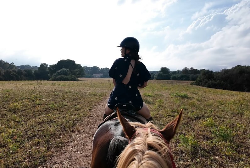 라티나와 배해나 그리고 비욘세와 힘께했던 3시간은 정말이지 값진 선물이었다 Horseback riding 🫏 with best beautiful girls in the world 🙂‍↔️