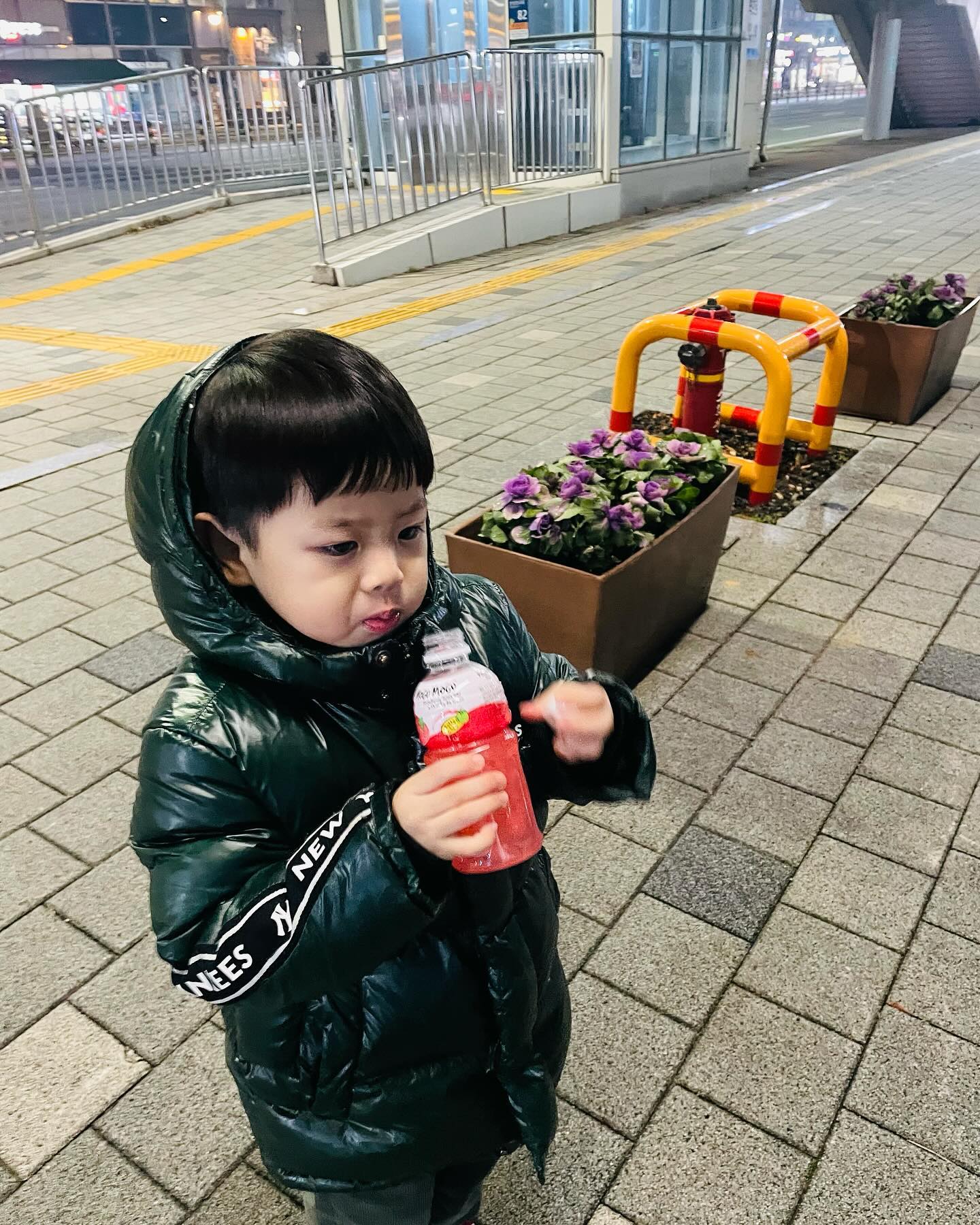 .
.
우리집장꾸님

꼭그렇게 입술을 쭉 내밀오야하뉘
.
.
기욤댕이
장난꾸러기
.
.
#일상기록 #육아기록 #5살끄트머리 
#키즈스타그램 #아들맘
