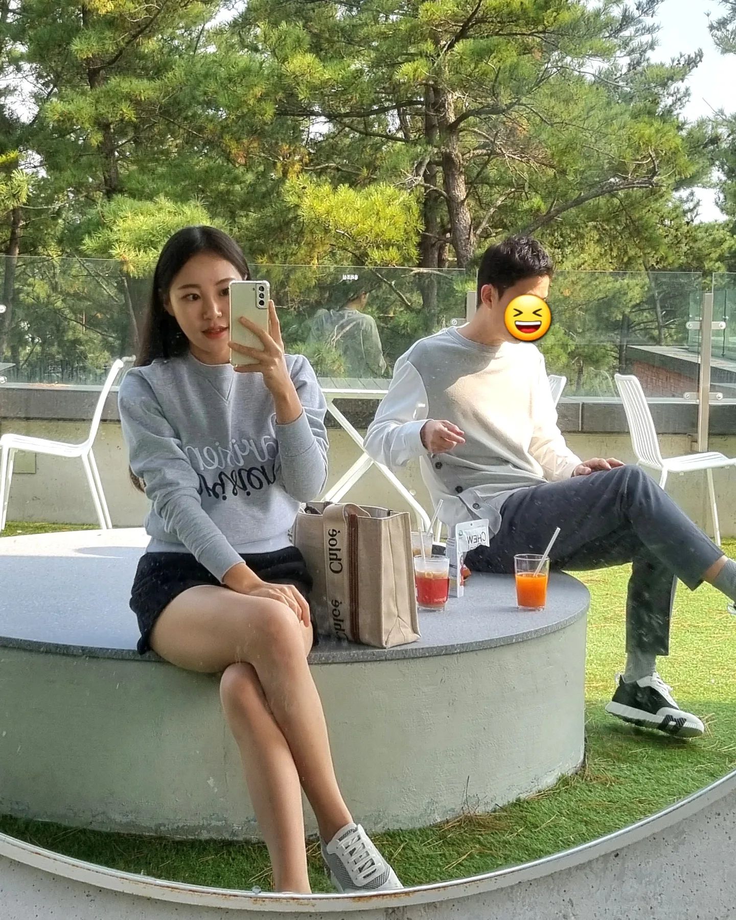 남표니랑 데이뜨💚 +불청객지안이,,ㅋㅋ
여기 #할리스 예욬☕️ 할리스 안좋아하긴하는뎁..
들어와보니 넘 잘해놨더라구요😍 사람도 없구👏
통건물이라 B1부터3F까지 널널〰️

그나저나 내남편 똥손어디안가네요..^^;
쫌 어떻게 안되겠니?