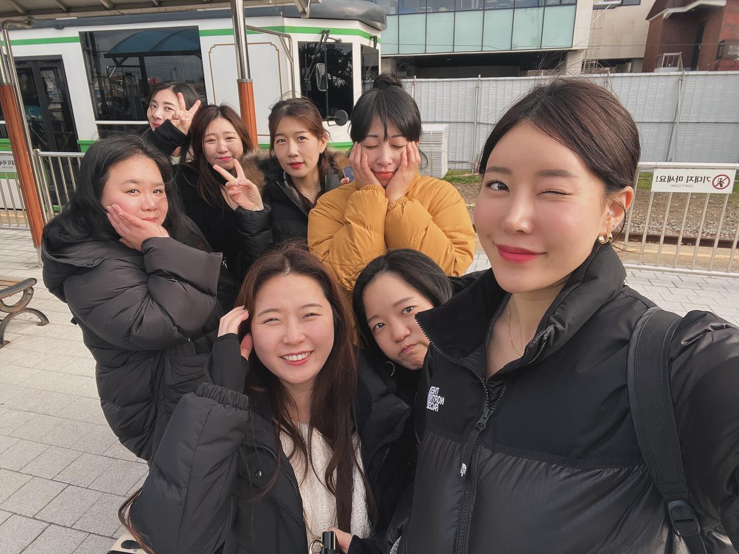 ⠀ 
부산바캉스🐋
⠀ 
언제만나도 즐겁고 재밌고
술냄새나고 많이먹는 언니들+알미❤️
11년째 사이좋게(?) 지내는 중
⠀ 
이번 부산여행도 진짜 꿀잼✔️
⠀ 
⠀ 
#부산 #부산여행 #동기 #11년지기 #부산바캉스