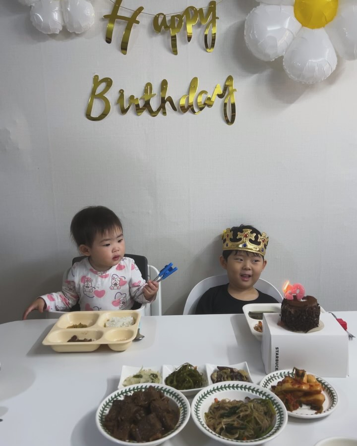 ෆ 

사랑하는 우리 제하 6살 생일🫶🏻
좋아하는 유치원친구들과 생일
외할아버지 외할머니 숙모 삼촌과 생일
친할머니랑 생일
본준이형아 은서누나 준수형아 이모 삼촌들과 생일
윤주누나 이모 삼촌과 생일

자기가 사랑하는 사람들이랑 생일축하해서
너무너무 행복했다는 우리아들

아프지말고 건강하게 지금처럼만 자라주렴🫶🏻