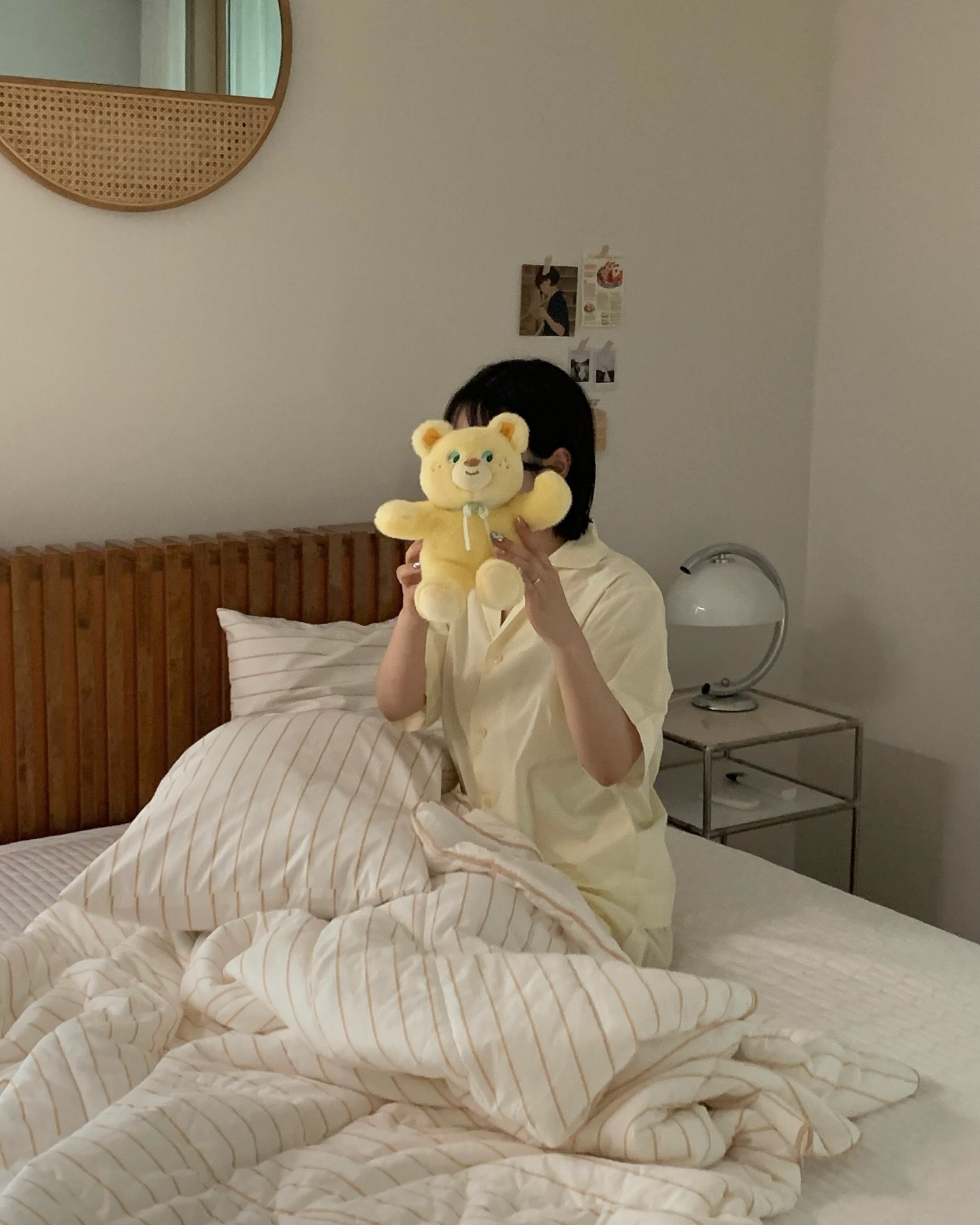 유리 x 오디넌트 차렵이불 & 냉감패드 공구 🧸

차렵이불 , 냉감패드 두가지 세트로 
주문주시는 분들도 많고 베개커버 추가도 많아용ㅎㅎᩚ 

저희집은 아이베이지st 차렵이불 Q사이즈
냉감패드 QK사이즈, 아이베이지st 베개커버로 
사용중인데 겨울 잠잘때도 땀흘리는 제가 
요즘 정말 쾌적하게 지내고 있어요 🛏️✨💫

침구의 중요성을 느끼는 요즘입니다 !
공구가에 판매 토요일 자정 마감입니다 

구성 및 옵션은 프로필 링크 및 
이전 피드 참고해주세요 🥺