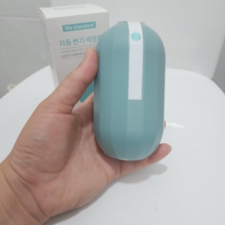 화장실 청소가 편해지는 퐁당 변기세정제 써보세요.