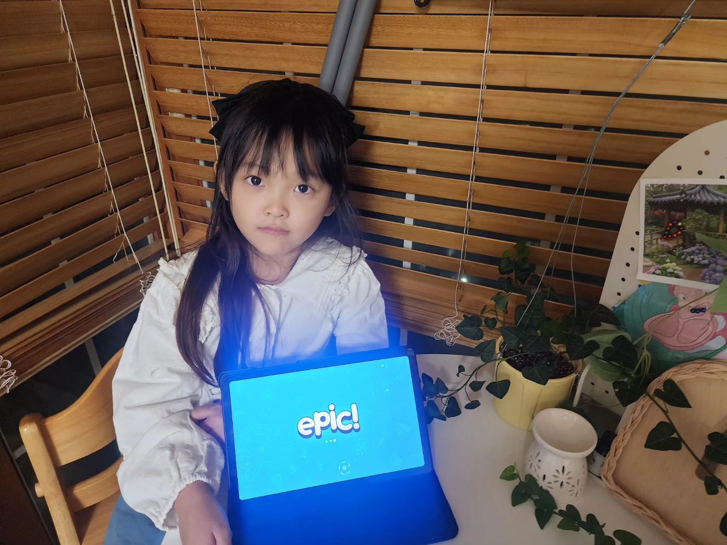 <<에픽>>

책 질색하는 귤탱이도 
즐겁게 즐기는
1등 영어도서관 <에픽>

에픽은요
미국의 초등학교 80% 이상에서 사용하고, 국내에서도 유명한스콜라스틱,
옥토닛, 까이유, 세서미, 내셔널지오그래픽 등
4만권 이상의 도서가 탑재된 영어도서관이에요♡

연령, 관심분야에 맞는 책을 AI가
추천 해 줘서 한권으로 끝나지 않고 연결해서 독서를 이끌어 준답니다

특히 귤탱이는 독서 완료시 받을 수 있는 
배지 모으는 재미에  에픽 홀릭인데
요게 은근 동기부여가 되서 독서량을 높여주더라구요!

정확한 발음과 억양으로
읽는 속도에 맞게 단어 하나하나를
확대 해 주는 기능과
단어를 누르면 발음을 다시한번 들을 수 있는 
기능이 있어 듣기 말하기 능력까지 향상시켜 줄 수 있어요!

핸드폰, 태블릿 어플 설치 가능한 기계에서
모두 사용 가능하고
콘텐츠를 다운받을 수 있어
와이파이가 잡히지 않는 환경에서도 OK!

하나의 아이디로 4명까지 
각자의 계정으로 사용 가능하고
동시접속까지 가능해서 
누나가 하면 꼭 해야되는 도도도
기다림없이 함께 사용 가능해서 
더 좋답니다♡

1등 영어도서관 에픽으로
즐겁게 영어독서 해봐요╭( ･ㅂ･)و ̑̑

✔️총40,000권이상의 독보적인 도서 보유량
✔️국내에서 볼수 없는 수준 높은 도서
✔️미국 초등학교의 80%가 이용하는 1등 영어도서관
✔️아이의 독서능력 향상에 도움
✔️합리적인 이용가격

#에픽#epic #영어도서관 #온라인영어
#유아영어추천 #초등영어추천 #영어동화책
