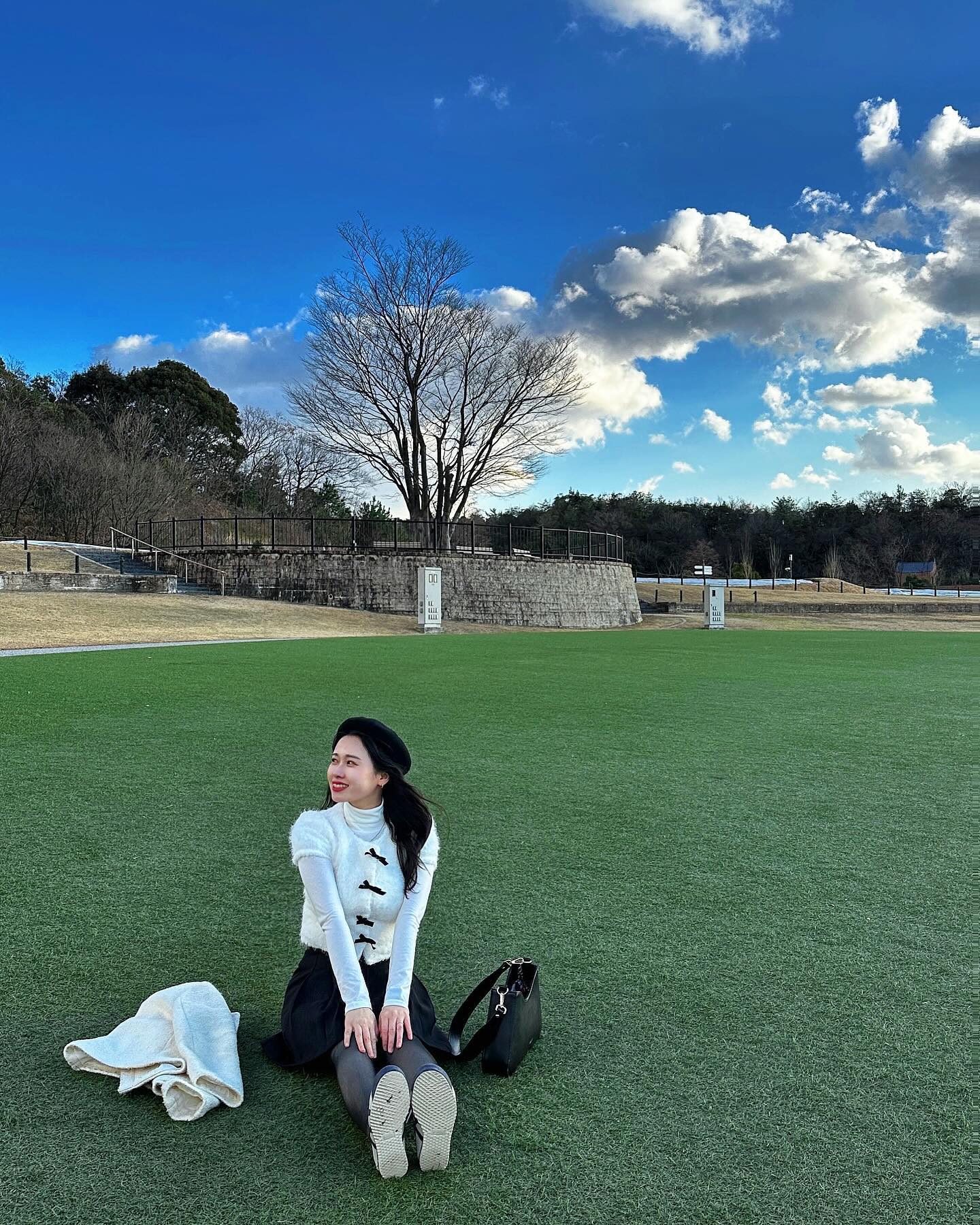 #ジブリの大倉庫 #ジブリパーク 

파~란 하늘에 몽실몽실 구름과 ☁️
햇살까지 따뜻하게 찍힌 #지브리감성 💚

누누가 내 옷 입으니까 무슨 권지용 샤넬 자켓같누,,ㅎㅎ
잘생긴 누누,,,😘 멋있어어어🩵

#커플스냅 #커플사진 #나고야여행 #지브리파크