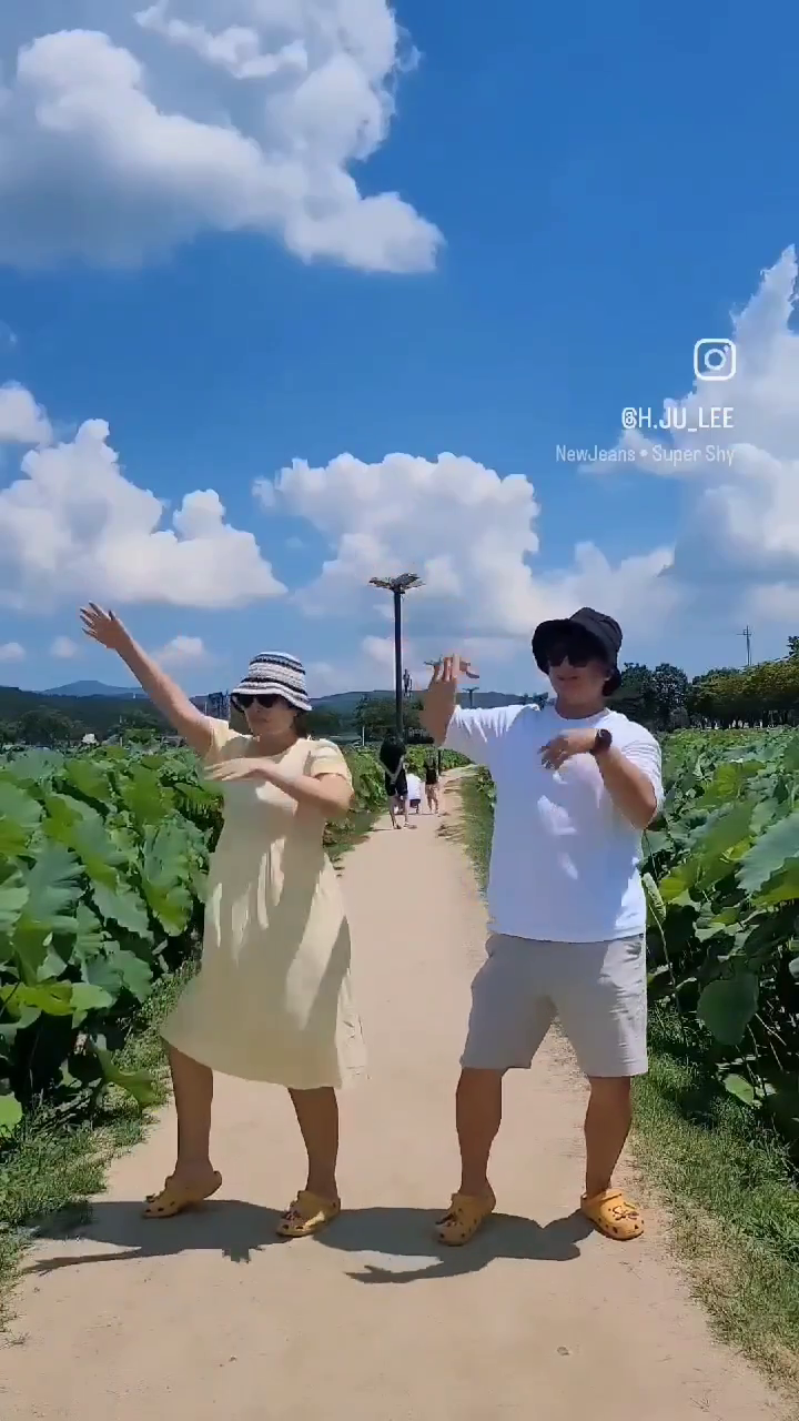 슈퍼샤이보이랑 슈퍼샤이 챌린지🩷
ㆍ
ㆍ
#뉴진스
#슈퍼샤이 
#슈퍼샤이챌린지 
#부부릴스
#부끄부끄