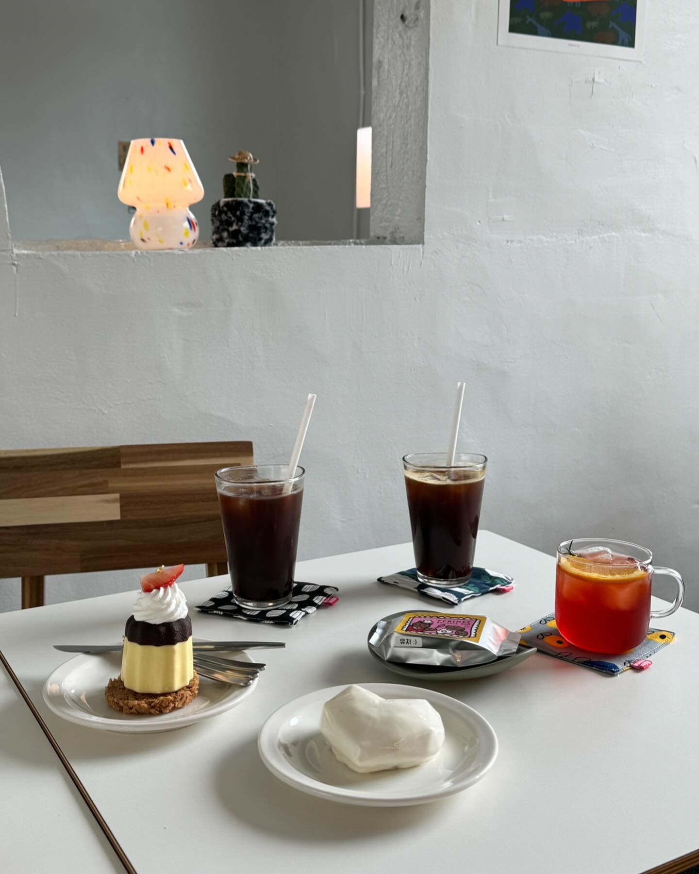 .
자주 가고팠던곳인데 드디어 행궁동으로 오셨다니!!
밥먹고 필수코스 프리히🔥

디저트 하나하나 직접 만드시고 정성 가득
너무 맛있어서 재방문947284027