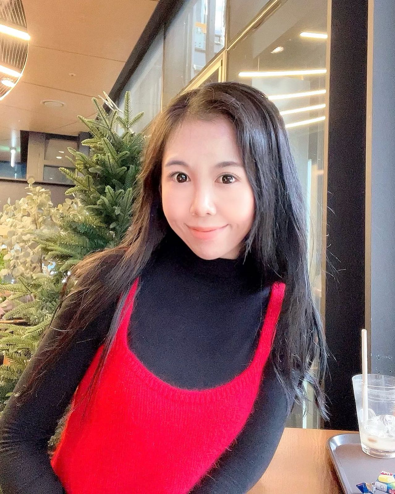 🎄♥️
셀카 찍는 감을 잊어버렸다.....