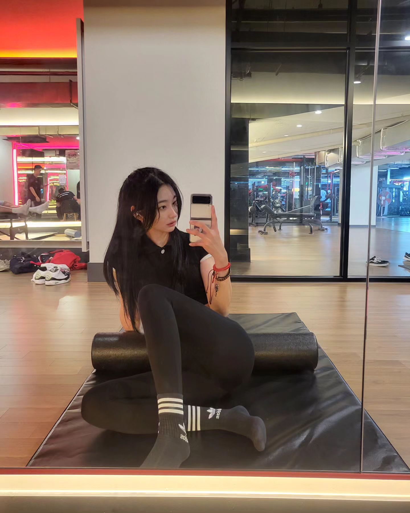 살이 물렁살인지 뱃짤에 탄력이 사라지는 중..ㅜㅜ 
아닌가 뱃살에 살이 찐건가? 요즘 격하게 다이어트 보조제를 먹어야되나 고민되는거 있죠?얼굴살과 턱살도 좀 빠져롸!!!
(유산소도 안타면서 살 안빠진다고 하는 유주연 여기 있어요🙋🏻‍♀️)

바빠도 주 3회 운동은 하고 있지만 천계가 없는 헬스장에선 왠지 모르게 유산소를 안타게 된단 말이죠??

✏️오늘의 TMI
사진 오늘 아니지요~😋
서울에 갈 일이 없어서 바이젝 끊어놓고 안가는 중...
최근에 집에만 있는거 같아서 일을 왕창 늘려서 쉬는 날 없이 일만 하고 있는데 직장들이 너무 재밌고 편안한 분위기라 즐기면서 하고는 있지만 피로는 쌓이니까 공부를 해야되는데 공부하다가 졸고 졸다가 자버리네요...ㅎㅎ

커피 없이 못사는 몸이 되버렸어요🫠