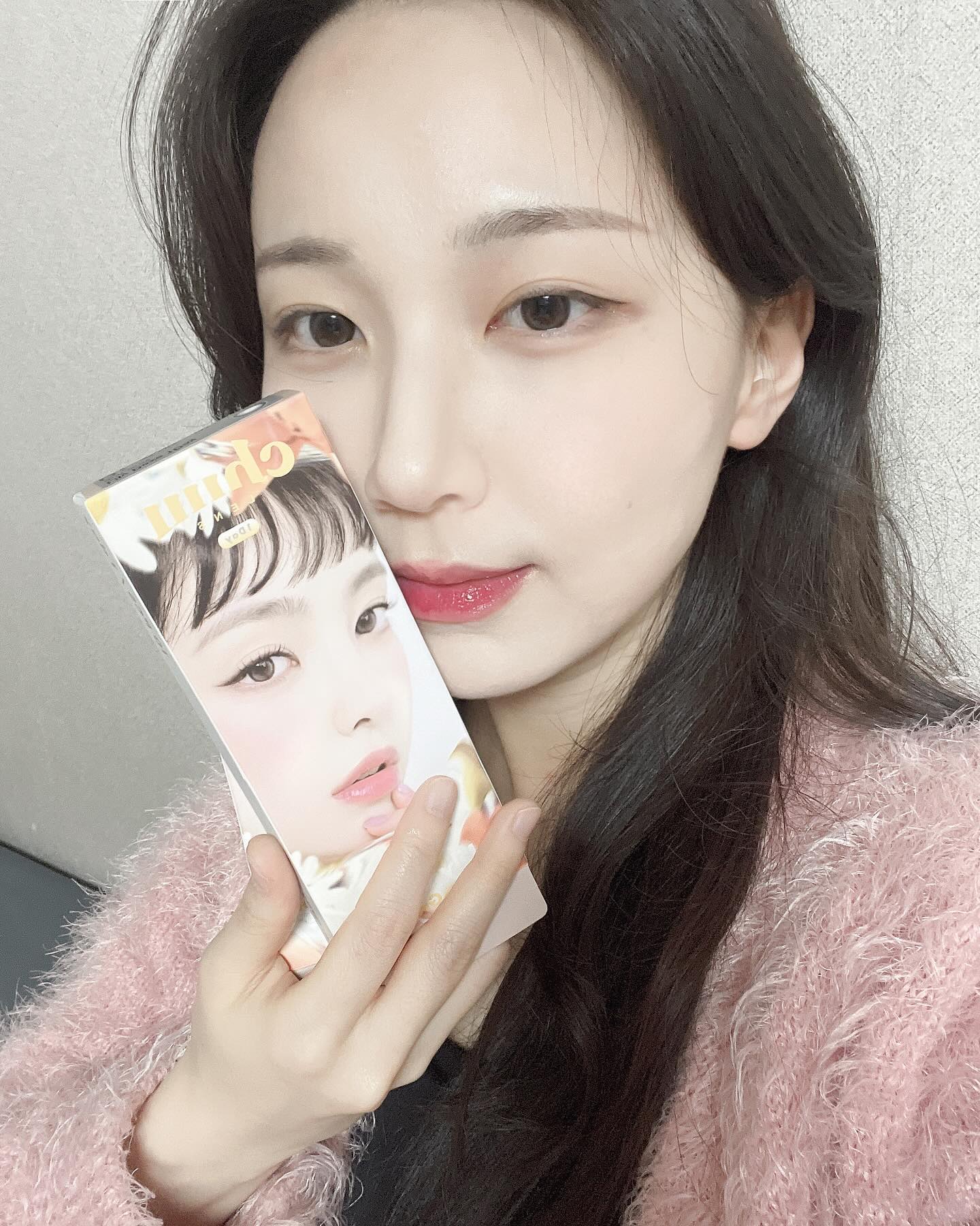 #광고 제 퍼스널 컬러는 뭘까유💭
•
•
chuulens chuulens_kr 
📍릴리데이즈 | 썬그레이
자연스러운 컬러와 13.0mm 작은 직경의 렌즈.
은은한 애쉬그레이 바탕컬러로 이질감없으면서도,
도톰한 딥그레이 써클라인으로 눈을 또렷하게
청순무드 연출 가능✨✨

#윙플리뷰 #윙크렌즈 #츄렌즈 #chuulens #릴리데이즈원데이 #썬브라운 #썬그레이 #햇살렌즈