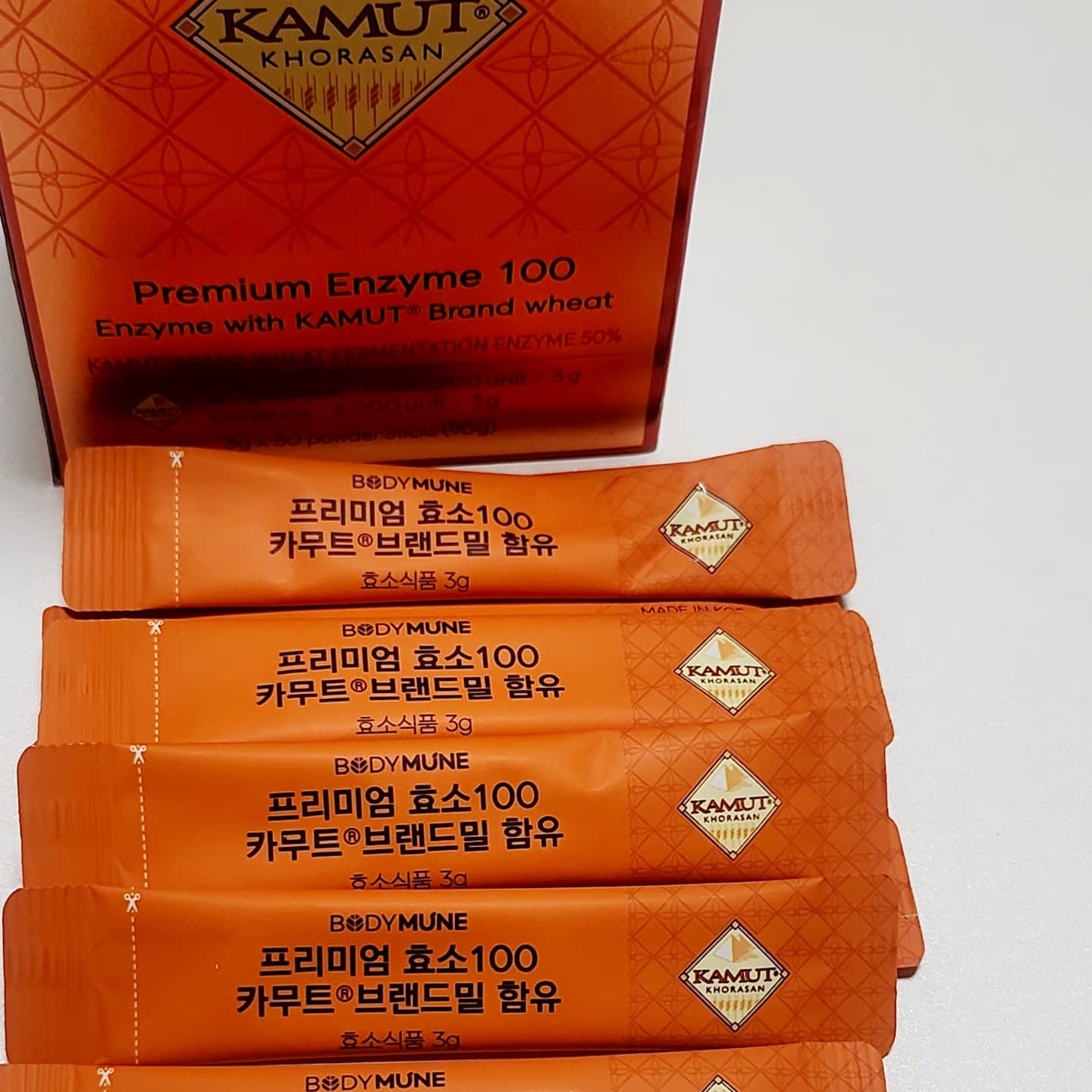#협찬

바디뮨카무트 프리미엄 효소100
카무트 효소 100% 세계적으로 주목받고 있는 원료인
카무트 첨가하여 만든 효소에요!!

내몸속 건강을 개선하는 1일1포 프리미엄 카무트효소!
가루형태로 효소다이어트 곡물효소 효소 분말 온가족 섭취할수있답니다!
우유,두유와함께,요거트 스무디와함께,샐러드와 함께 먹으면 OK!

밥이나 빵 떡 밀가루 자주섭취하시는 분
소화가 잘 안되고 속이 더부룩하신분
인스턴트 식풍이나 배달음식 즐겨 드시는분
건강하고 맛있는 효소를 충전 하시고 싶으신 분

역가수치 100만 당걱정 free

#카무트#카무트다이어트#카무트브랜드밀프리미엄효소#효소#바디뮨#바디뮨프리미엄카무트효소100#효소제품#맞팔#좋아요#효소다이어트#곡물효소#역가수치100만#캐시리뷰