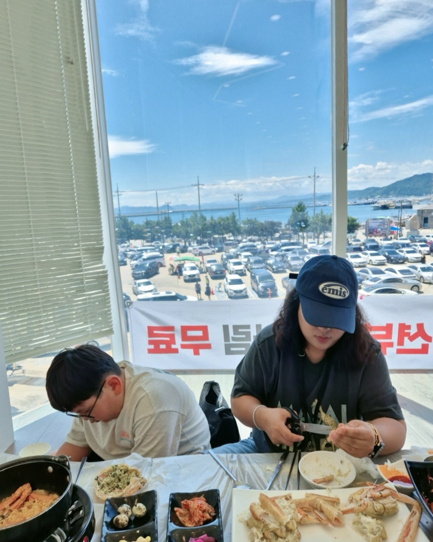 꼭 올려야한다며^^*
인증샷 남김 :)

#포항#울진##후포리#대게 #여행#먹방#맛집#그집이다그집같아보임 #그냥추억팔이 #인증샷#하트꾹꾹