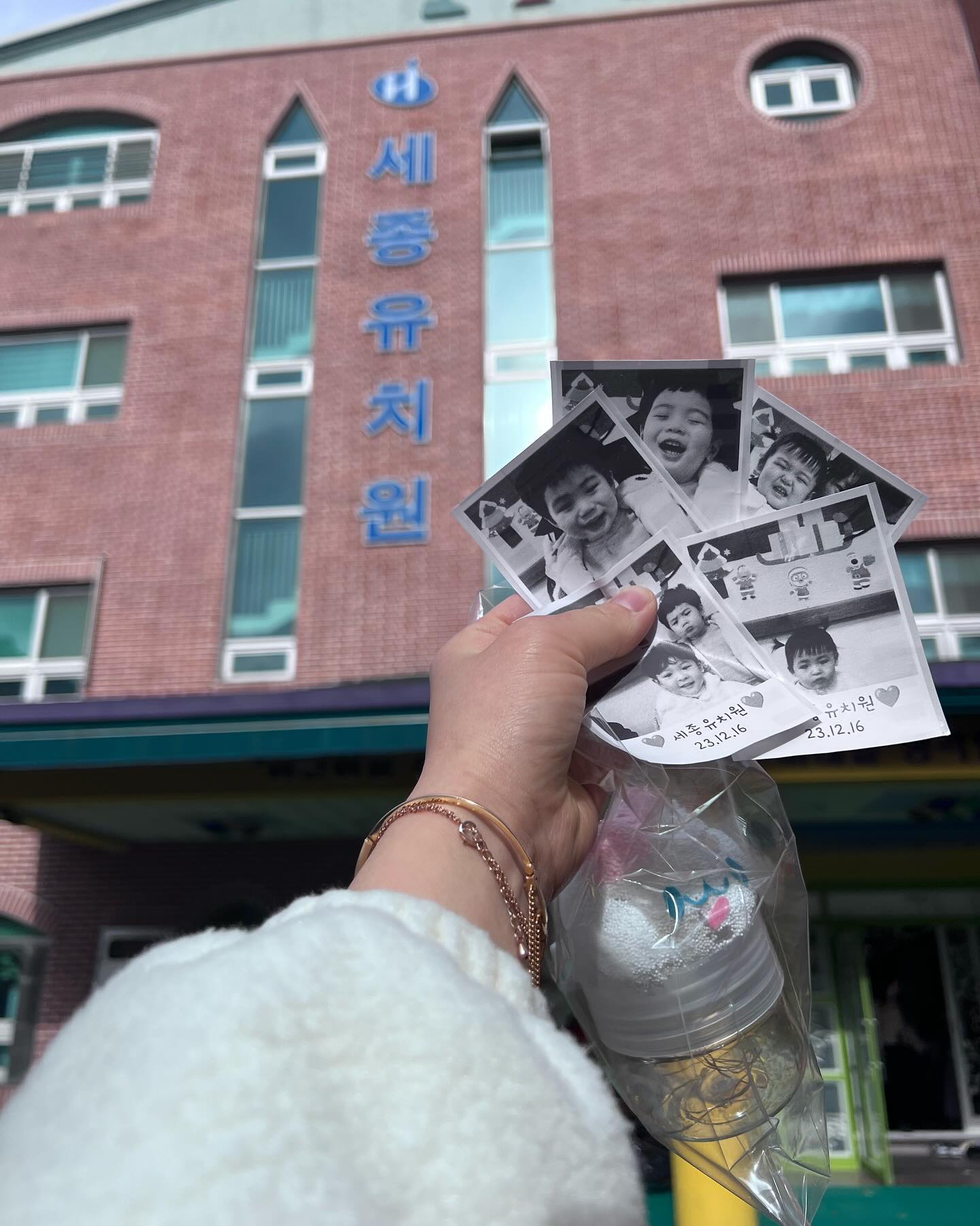 #많이늦은근황

유치원입시설명회

슌샤 둘 다 재밌어하고 친화력발동해서 가자마자 친구사귀어옴

#세종유치원 #입시설명회 #벌써유치원생 #세월이빨라