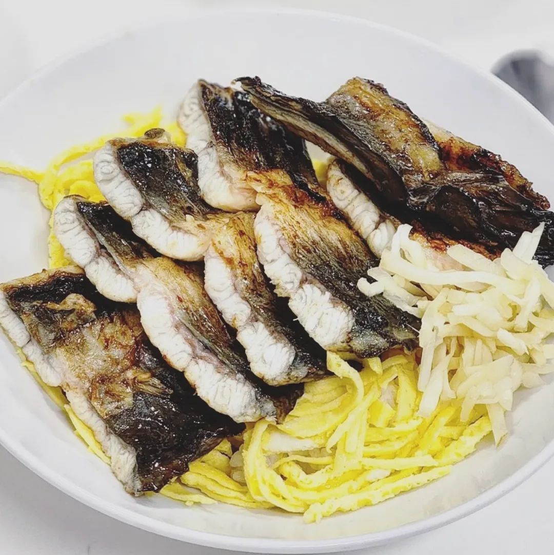  “#협찬 이지만 솔직한 후기 내마음에 쏙 든 #장어구이밀키트 26년 경력으로 최고의 맛과 정직한 가격으로 풍천민물장어를 만날 수 있게 해주는 #먹자풍천민물장어 매일 고창과 영광에서 수송해 온 장어를 바로 먹을 수 있게 깔끔하게 직접 손질해주고 수제…”