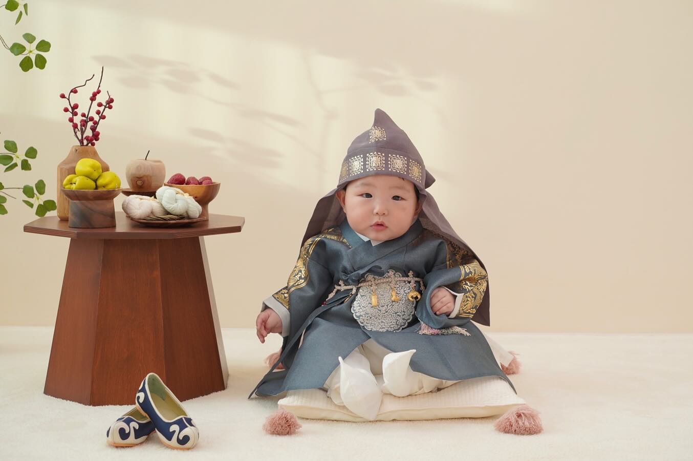 우래깅 첫돌!
나능야 돌끝맘🐰

돌치레도 없이 튼튼한 우리 열매:)
순둥한듯 강단있는 너...정말 사랑스럽다💕

#첫돌
#둘째
#열매
#아들스타그램
#사랑해