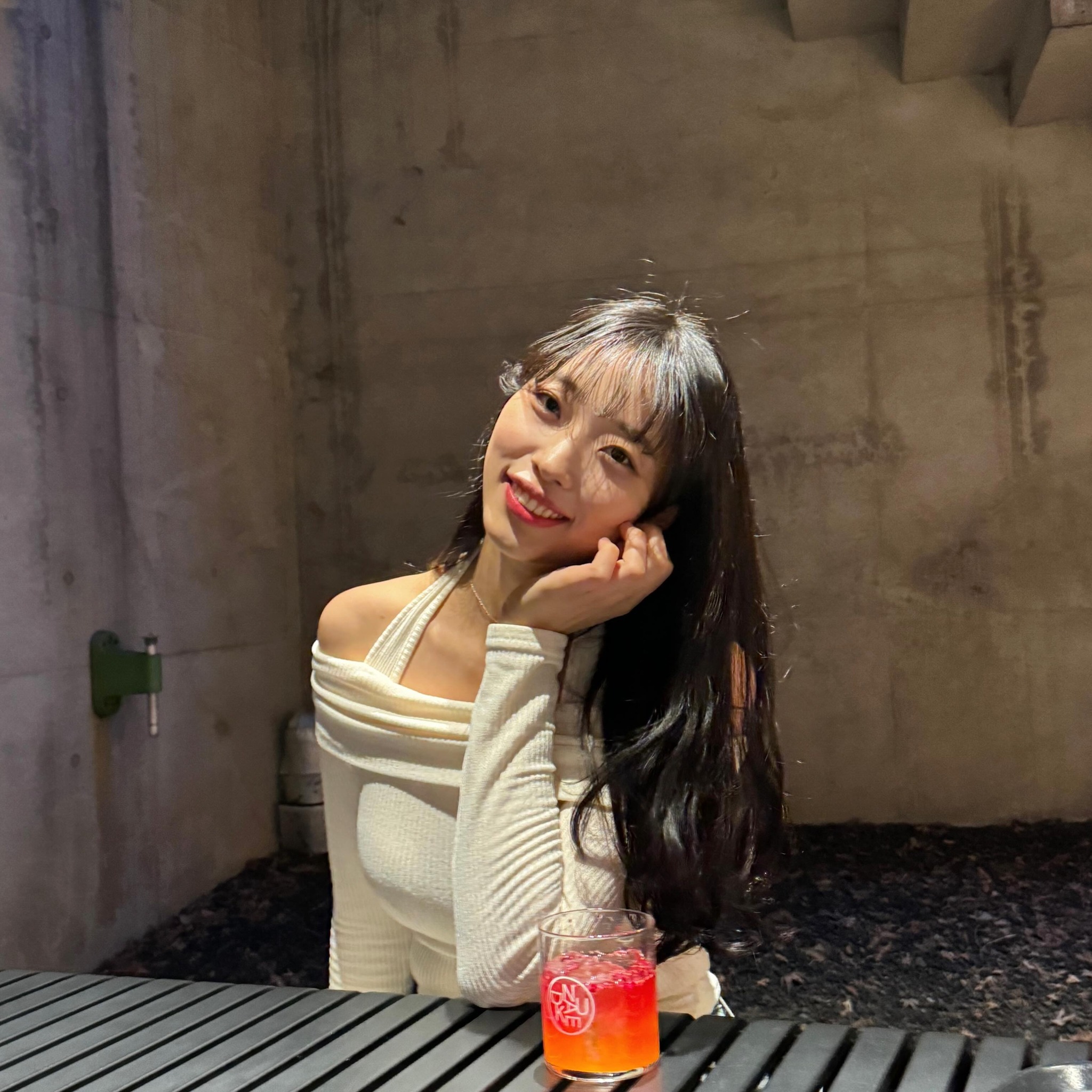 ,,, 곧 열린다🫠
지금 실컷 웃어야지