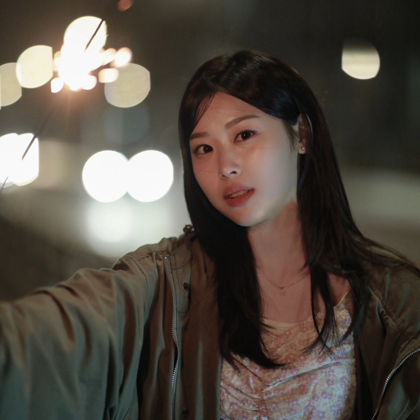 동작대교에서 야간스냅✨
헤메받은 날이라 사진도 잘 받더라구요...☺🩷
5,6번째 사진은 어엌 울어바여 더 울어바여..!!! 해서 나온 결과물( ◜𖥦◝ ) 야간은 첨인뎅 재밌었습니당

#스냅사진 #야간스냅 #야간촬영 #동작대교 #동작대교스냅 #일반인스냅 #개인프로필촬영 #개인화보 #daily #ootd #셀카 #셀스타그램 #셀피 #korean #koreanmakeup #koreangirl